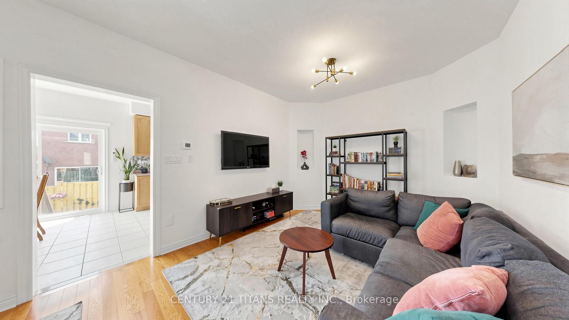 Photo 10 of 13 Pamgrey Road, Markham, Greensborough — HOMEH