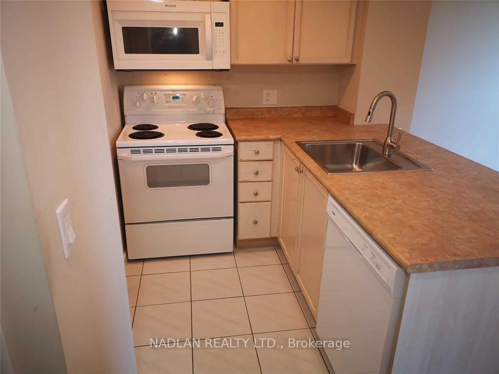Photo 4 of Unit 1603, 8 Park Road, Toronto, Rosedale-Moore Park — HOMEH