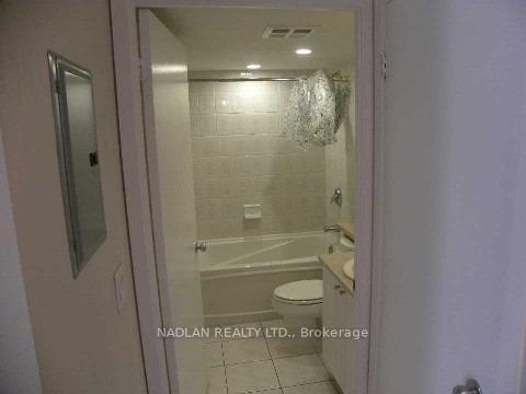 Photo 14 of Unit 1603, 8 Park Road, Toronto, Rosedale-Moore Park — HOMEH