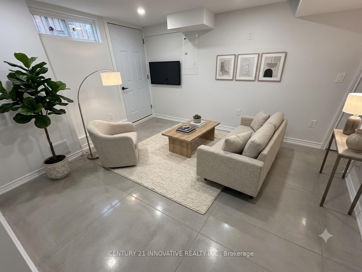 Photo 2 of Unit A, 541 Chamberlain Road, Burlington, Shoreacres — HOMEH
