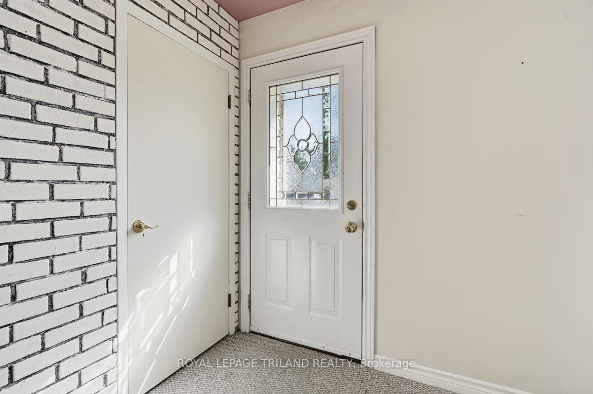 Photo 5 of 1175 Lancaster Street, London, East D — HOMEH