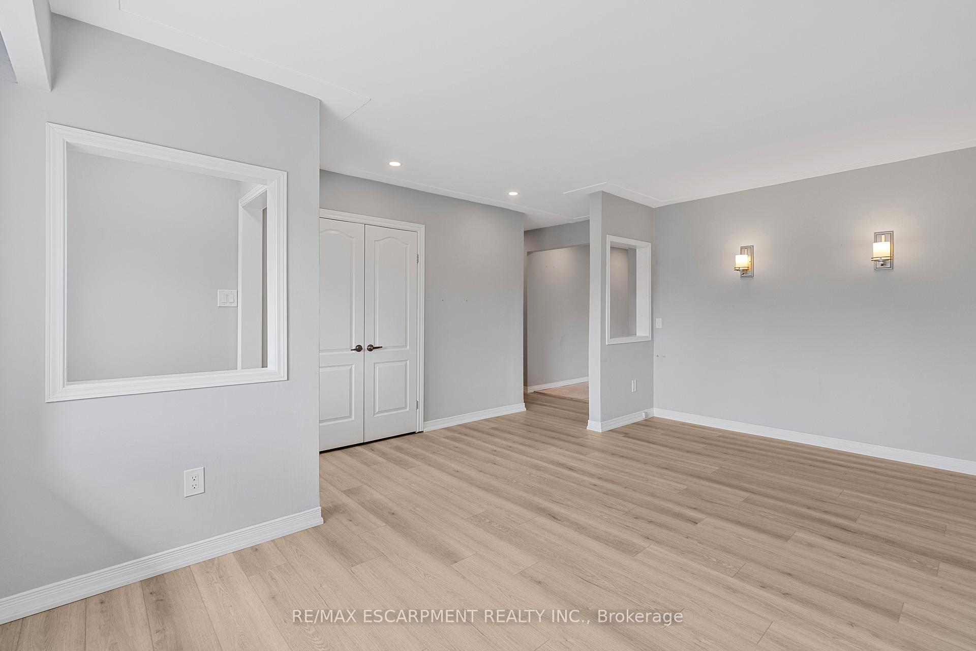 Photo 4 of Unit Main, 71 Organ Crescent, Hamilton, Huntington — HOMEH