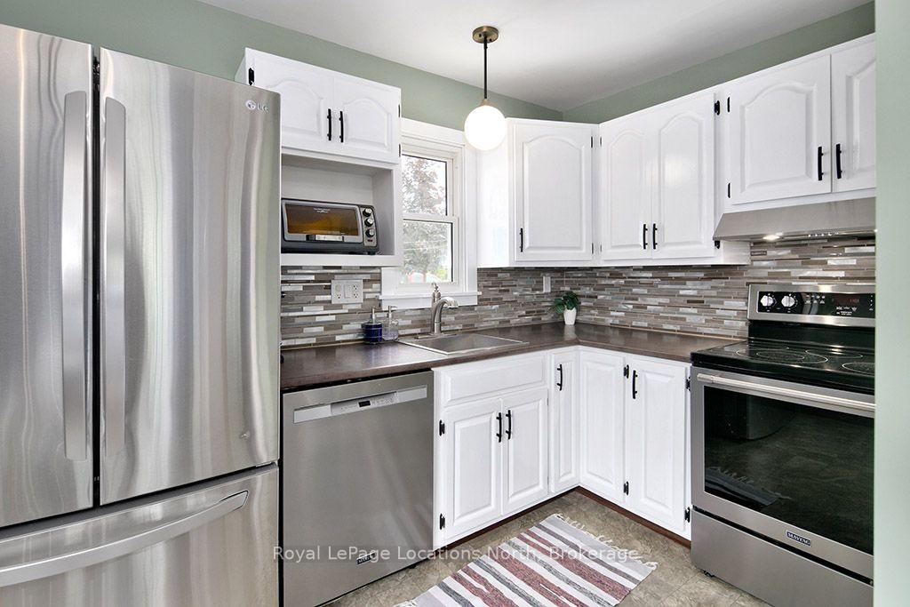 Photo 6 of 457 Maple Street, Collingwood — HOMEH