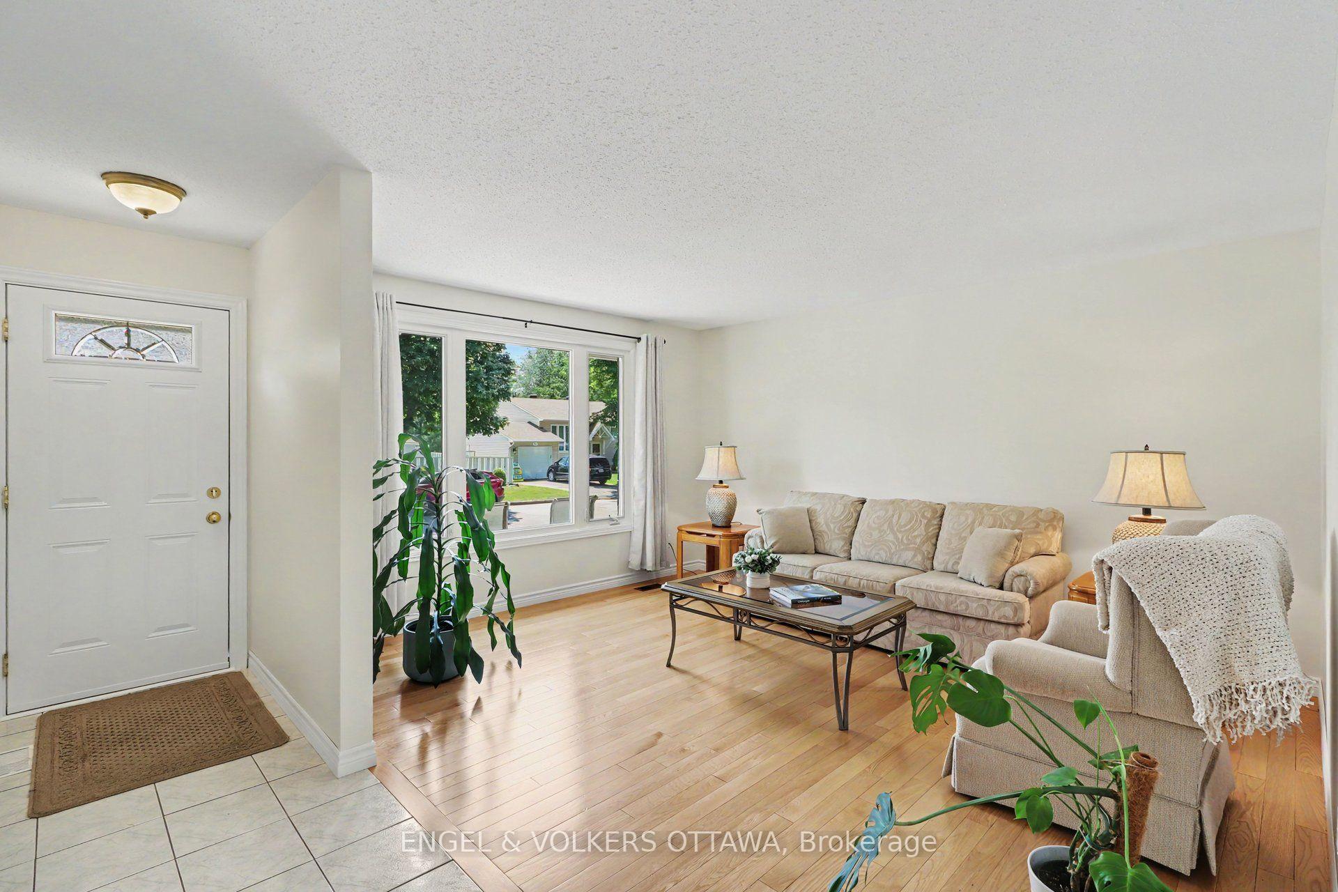 Photo 3 of 1331 Alloway Crescent, Ottawa, Carson Meadows — HOMEH
