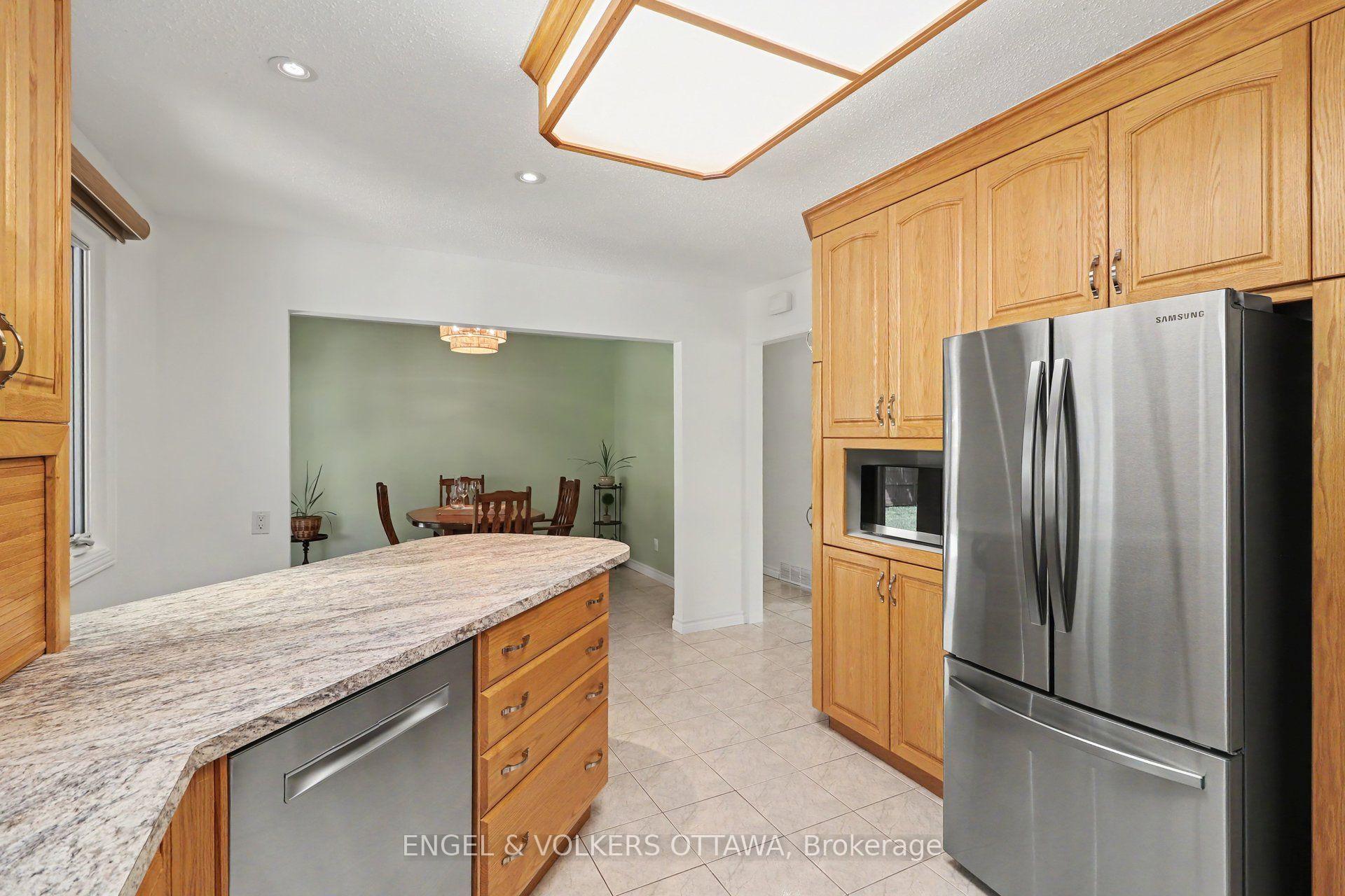 Photo 9 of 1331 Alloway Crescent, Ottawa, Carson Meadows — HOMEH