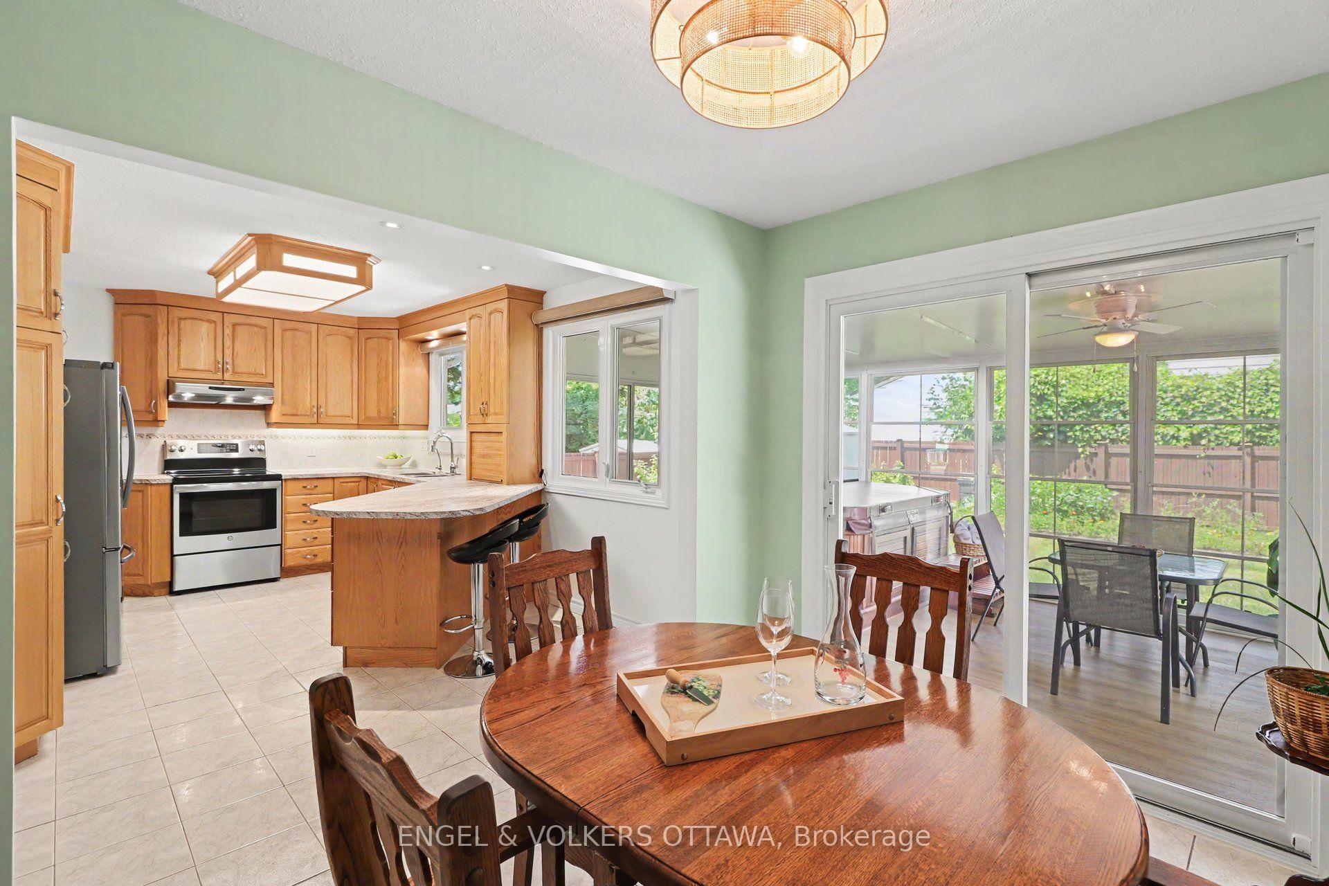 Photo 10 of 1331 Alloway Crescent, Ottawa, Carson Meadows — HOMEH