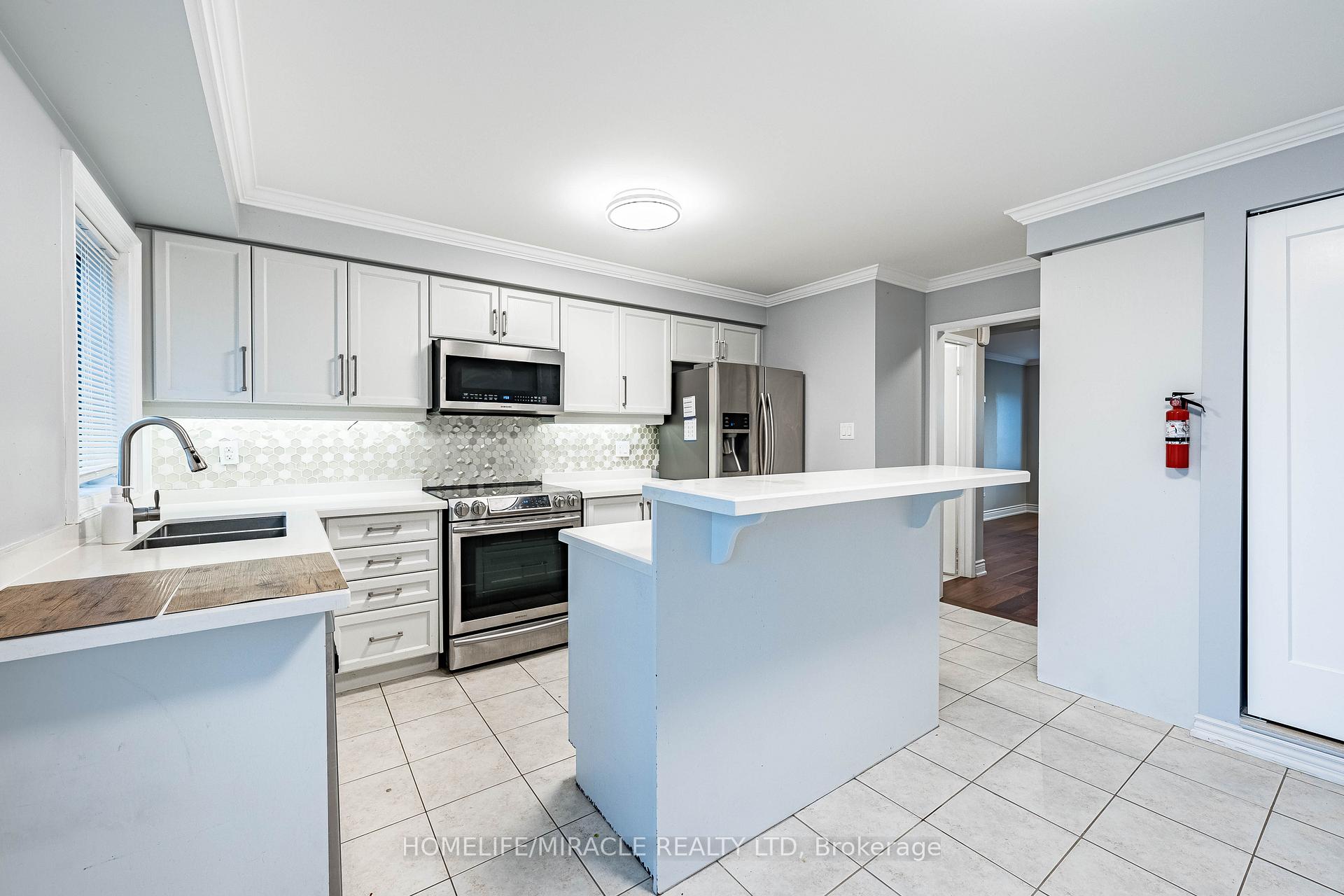 Photo 14 of 419 Rossland Road E, Ajax, Central East — HOMEH