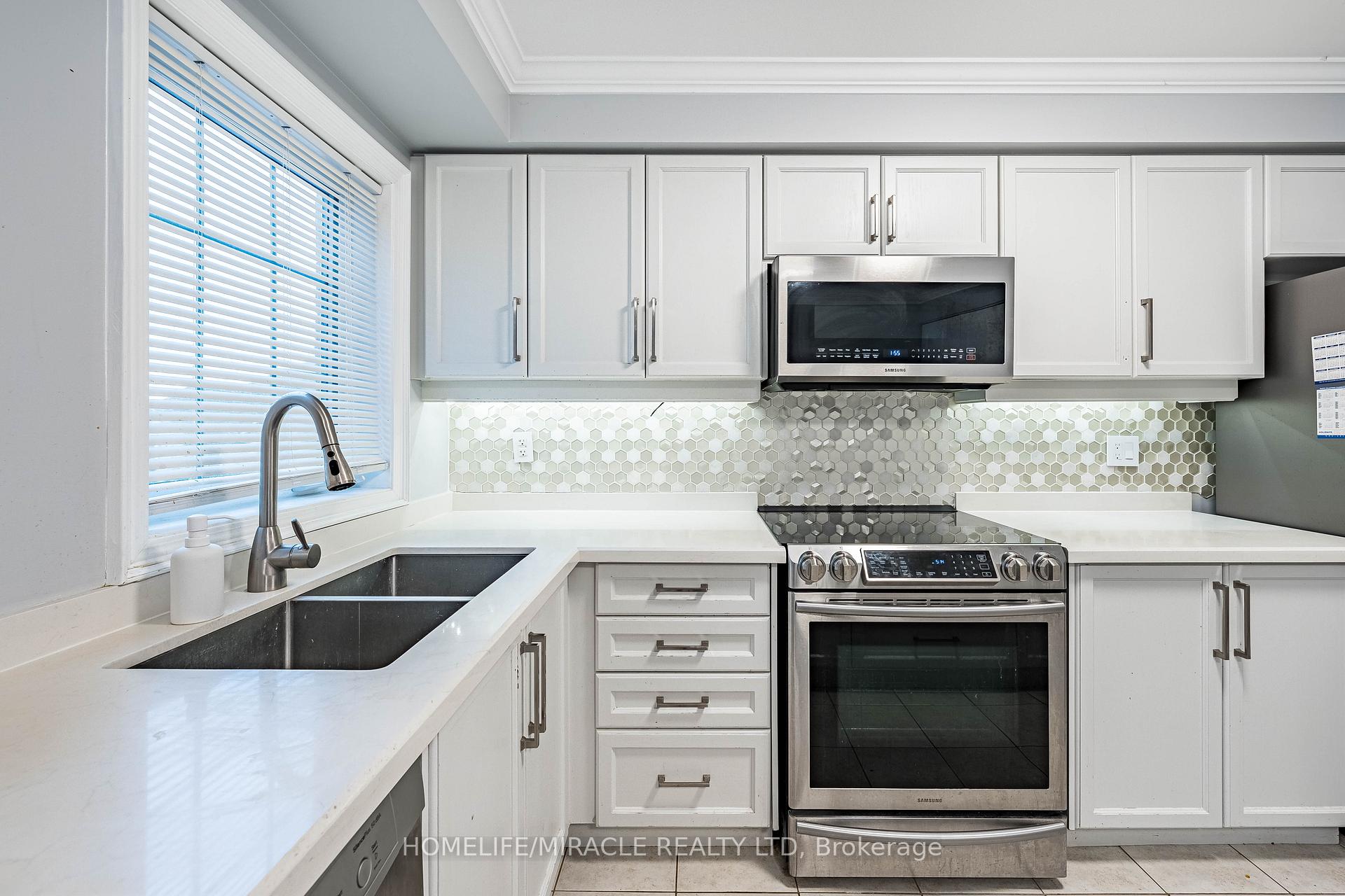 Photo 17 of 419 Rossland Road E, Ajax, Central East — HOMEH