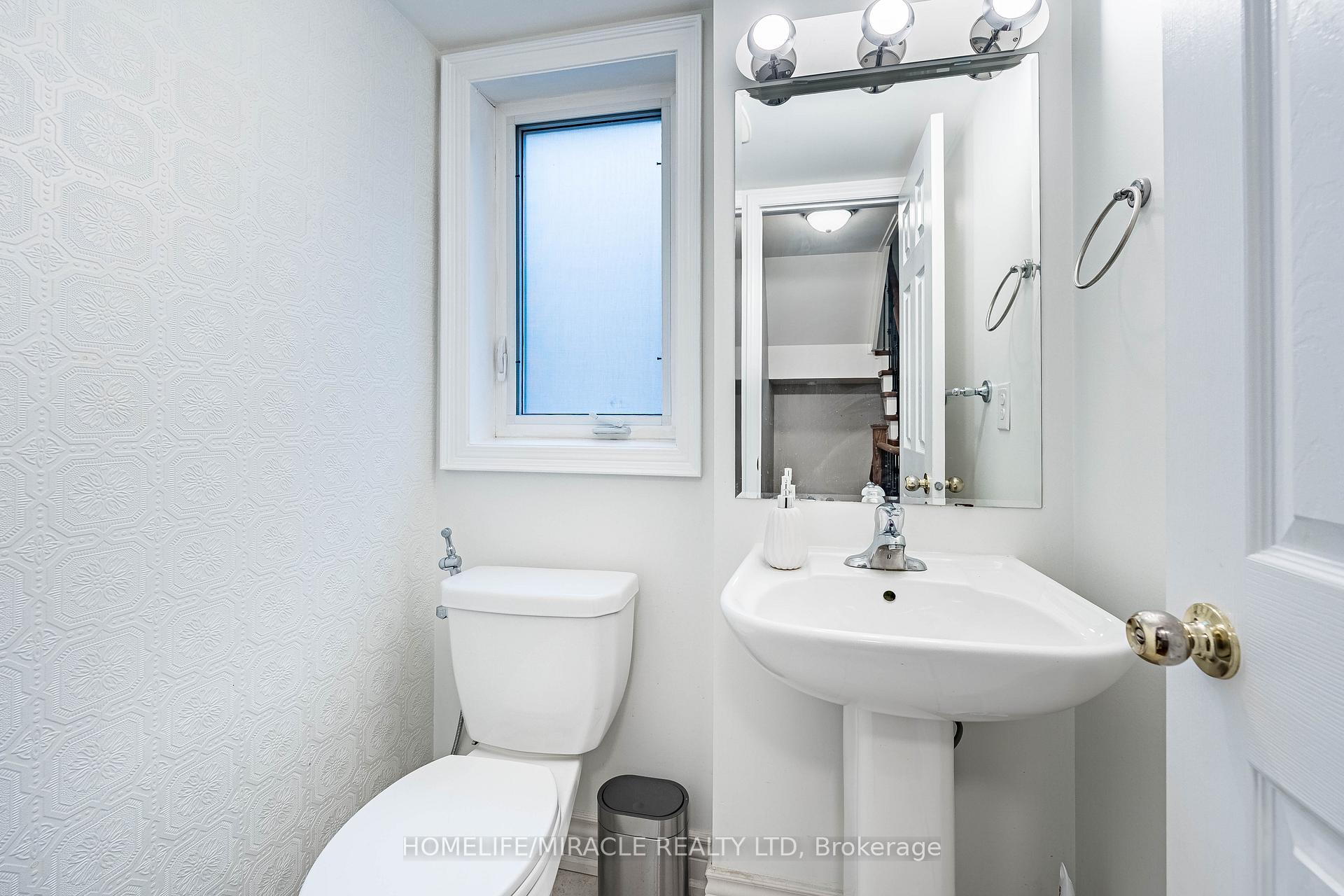 Photo 21 of 419 Rossland Road E, Ajax, Central East — HOMEH