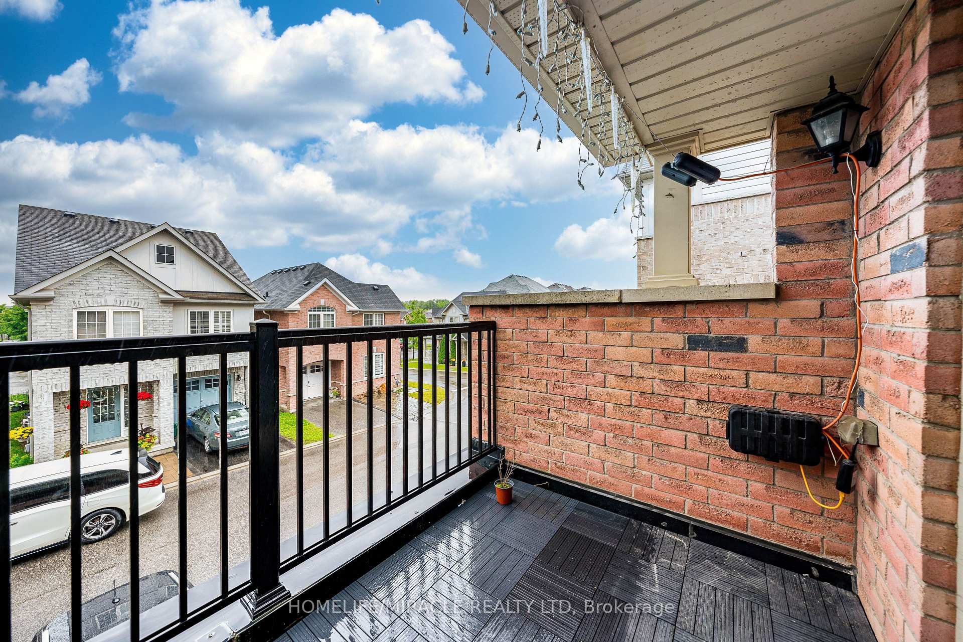Photo 39 of 419 Rossland Road E, Ajax, Central East — HOMEH