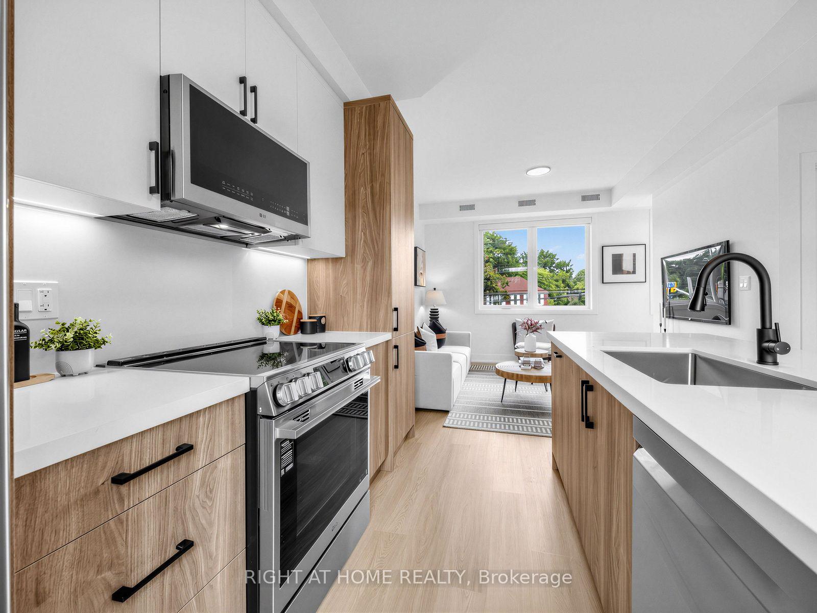 Photo 4 of Unit Unit B, 1416 Islington Avenue, Etobicoke, Princess-Rosethorn — HOMEH