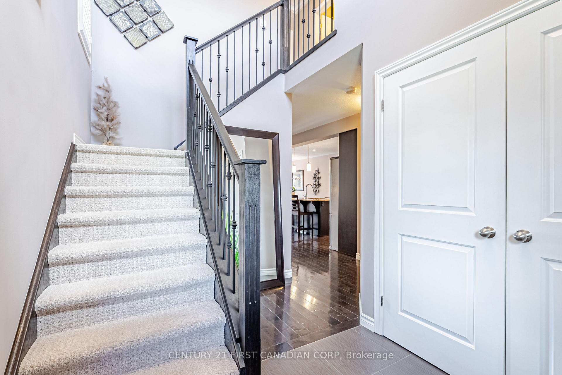 Photo 3 of 3288 Casson Way, London, South W — HOMEH