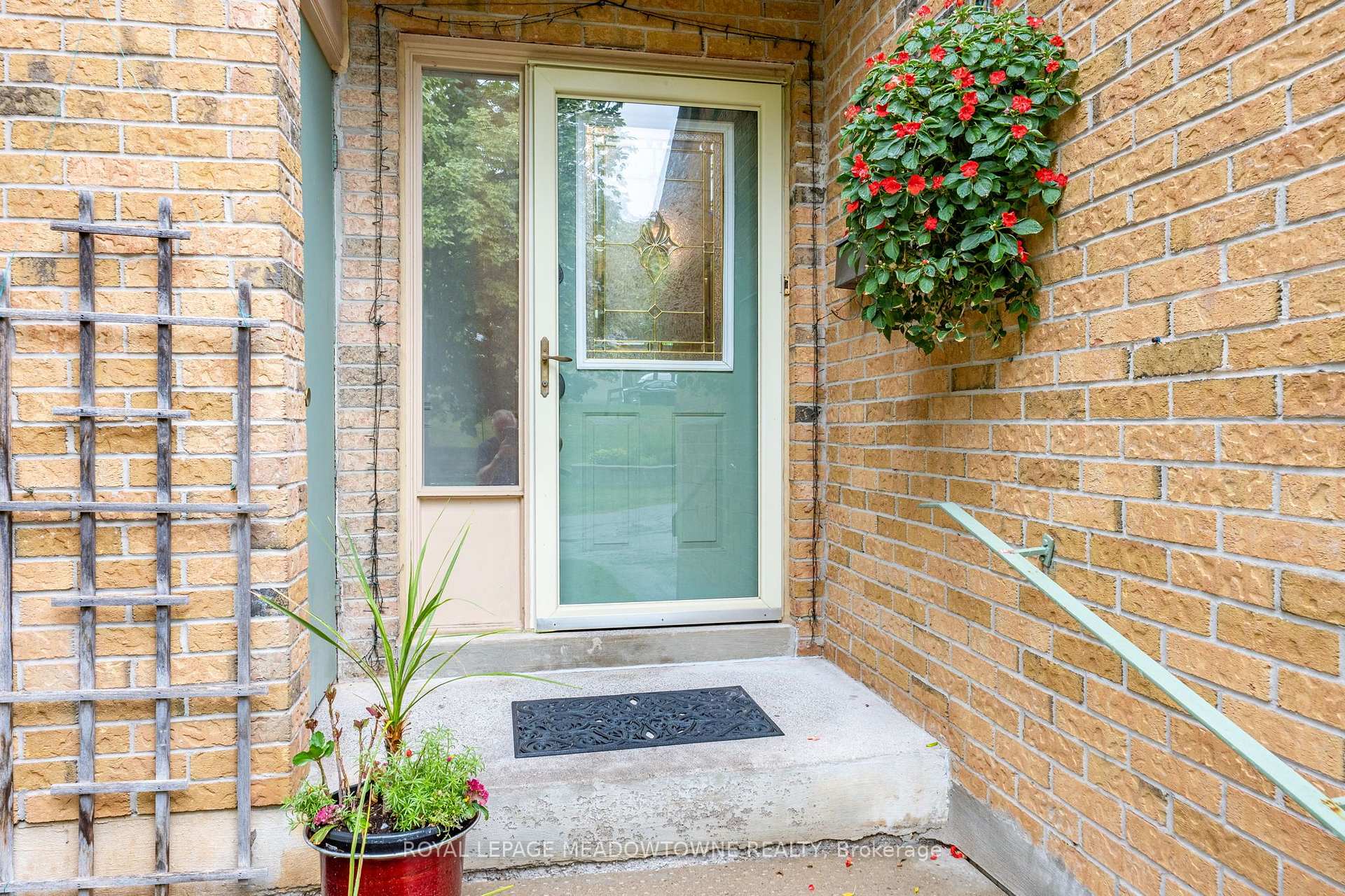 Photo 5 of 69 Lynden Circle, Halton Hills, Georgetown — HOMEH