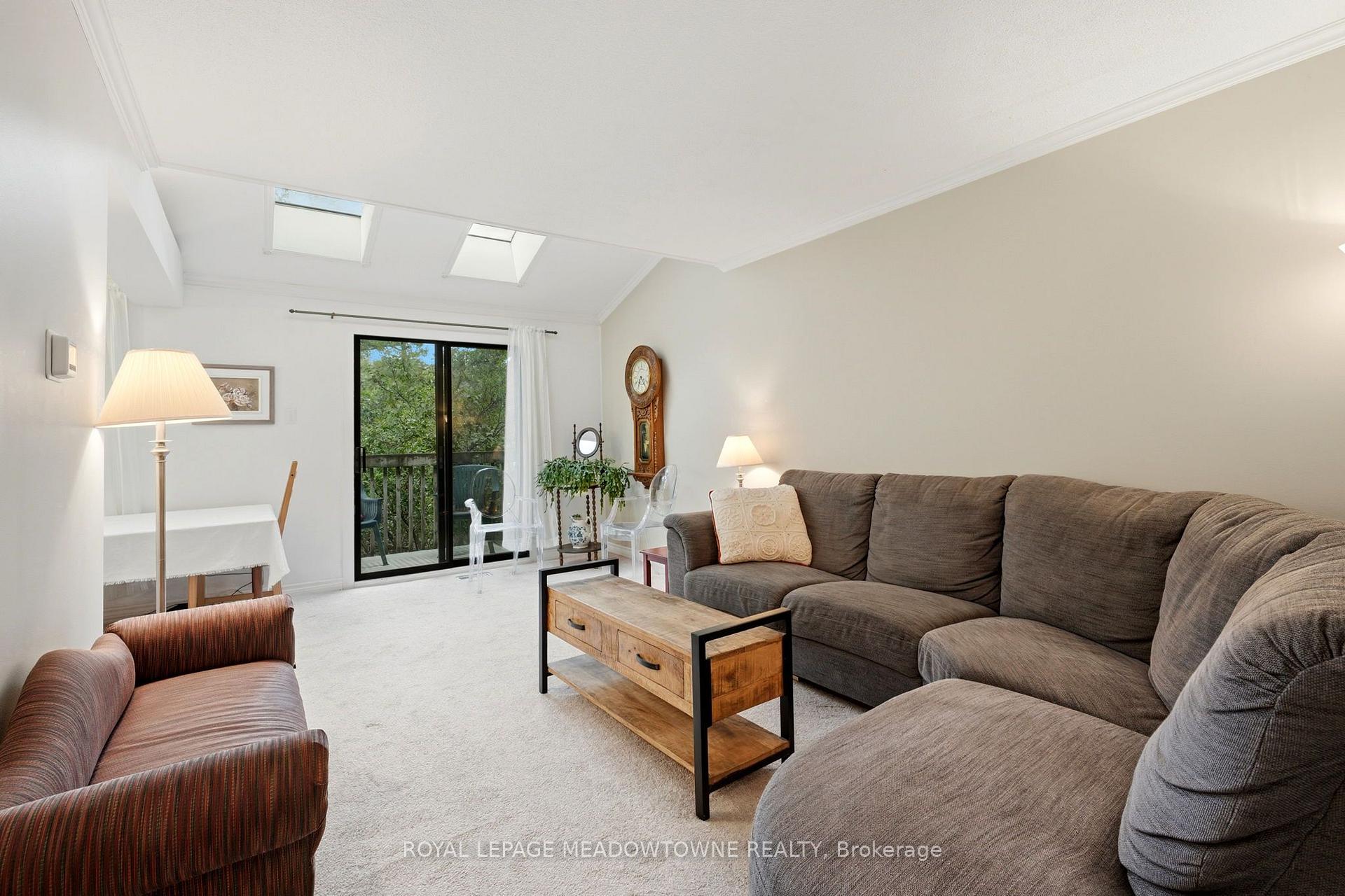 Photo 9 of 69 Lynden Circle, Halton Hills, Georgetown — HOMEH