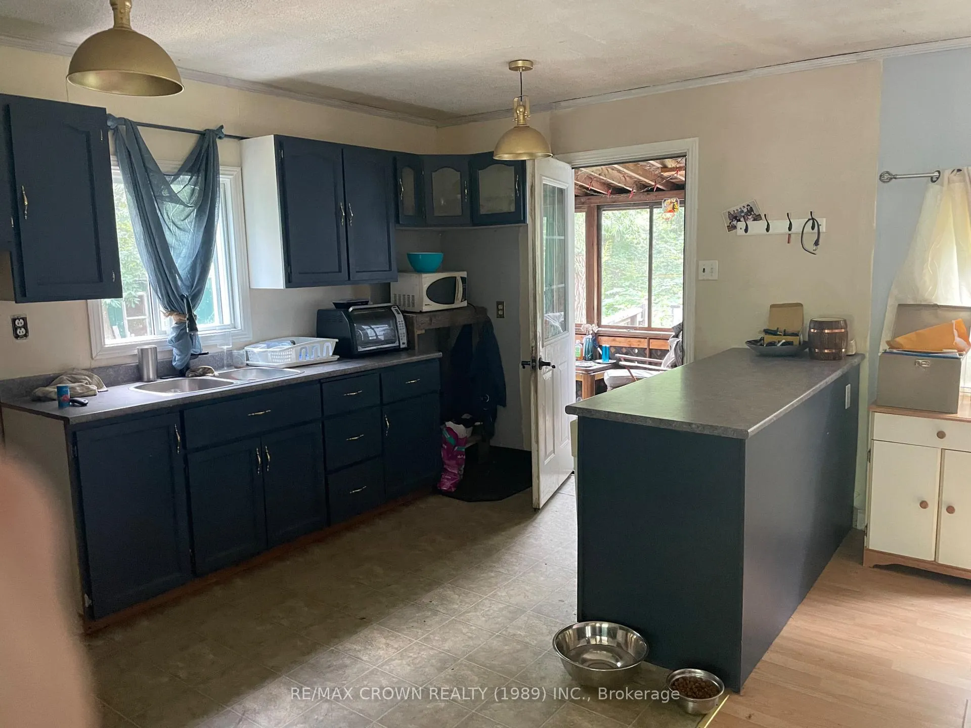 Photo 5 of 939 Lakeshore Drive, North Bay, Ferris — HOMEH
