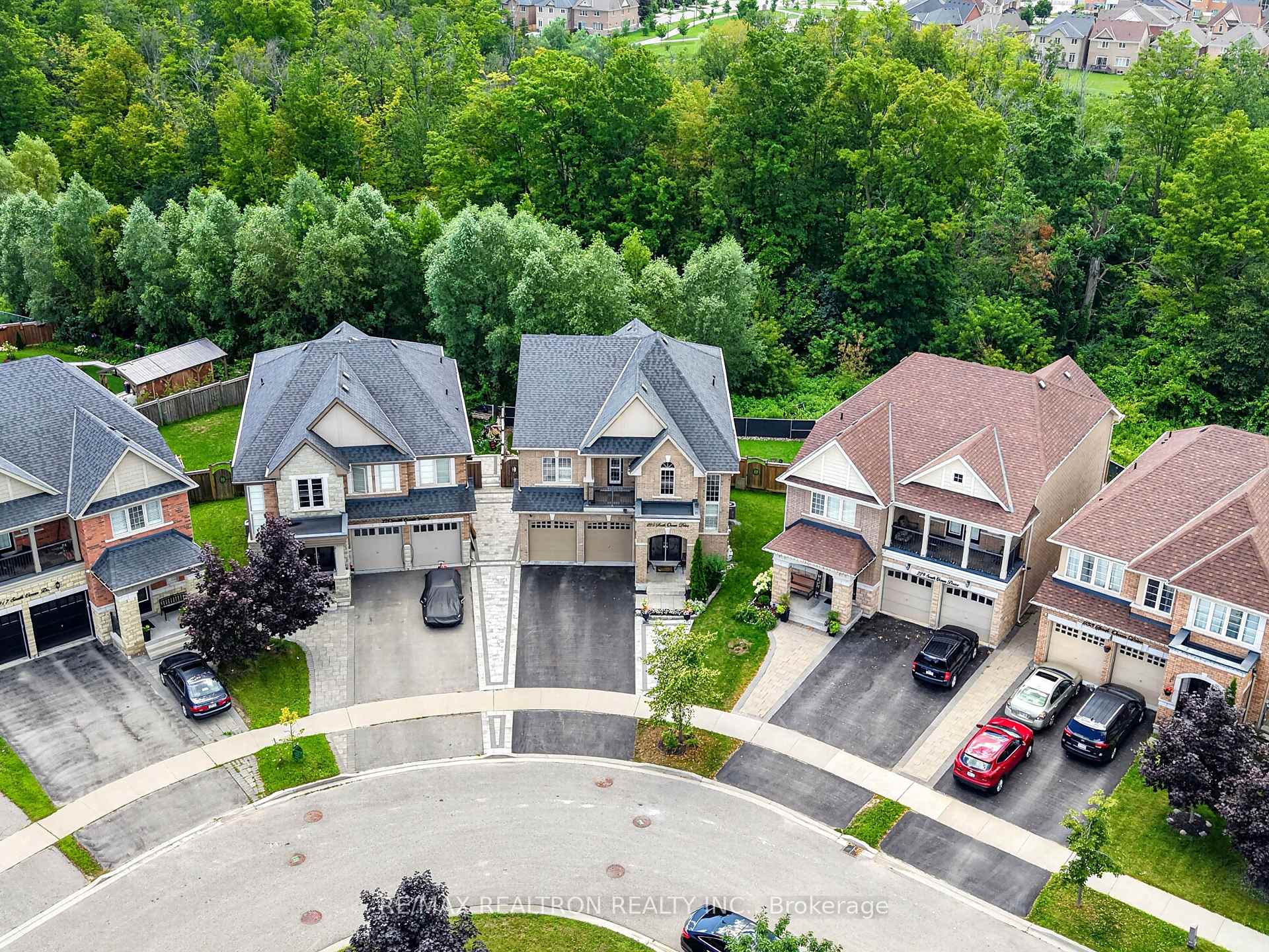 Photo 4 of 225 South Ocean Drive, Oshawa, Windfields — HOMEH