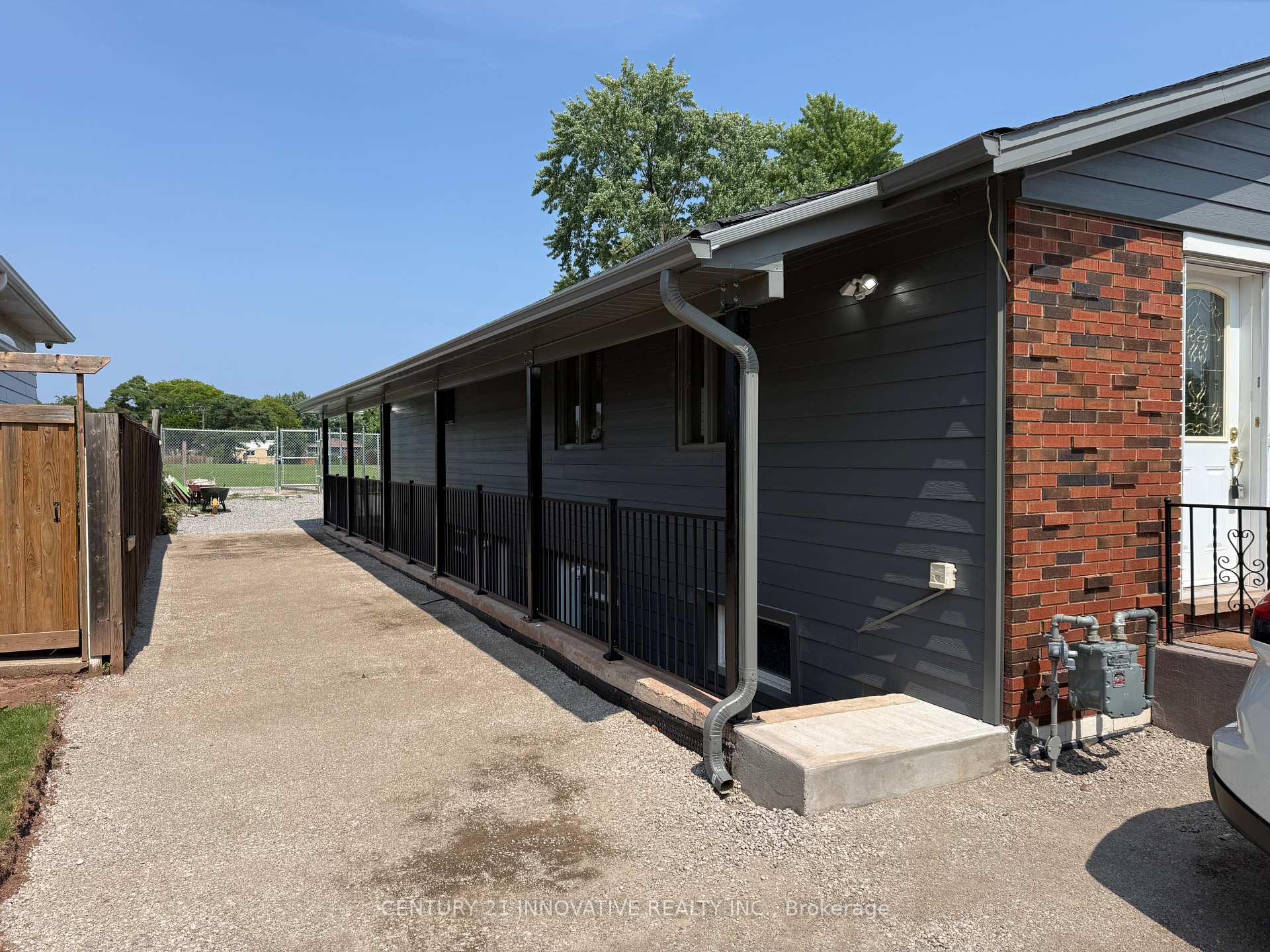 Photo 1 of Unit B, 541 chamberlain Road, Burlington, Shoreacres — HOMEH