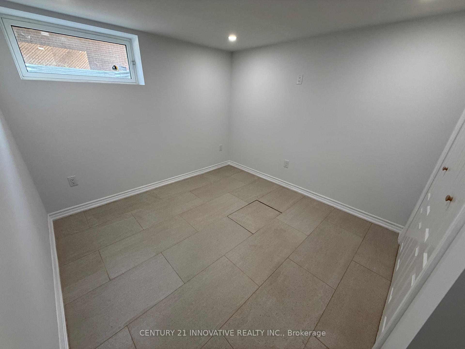 Photo 5 of Unit B, 541 chamberlain Road, Burlington, Shoreacres — HOMEH