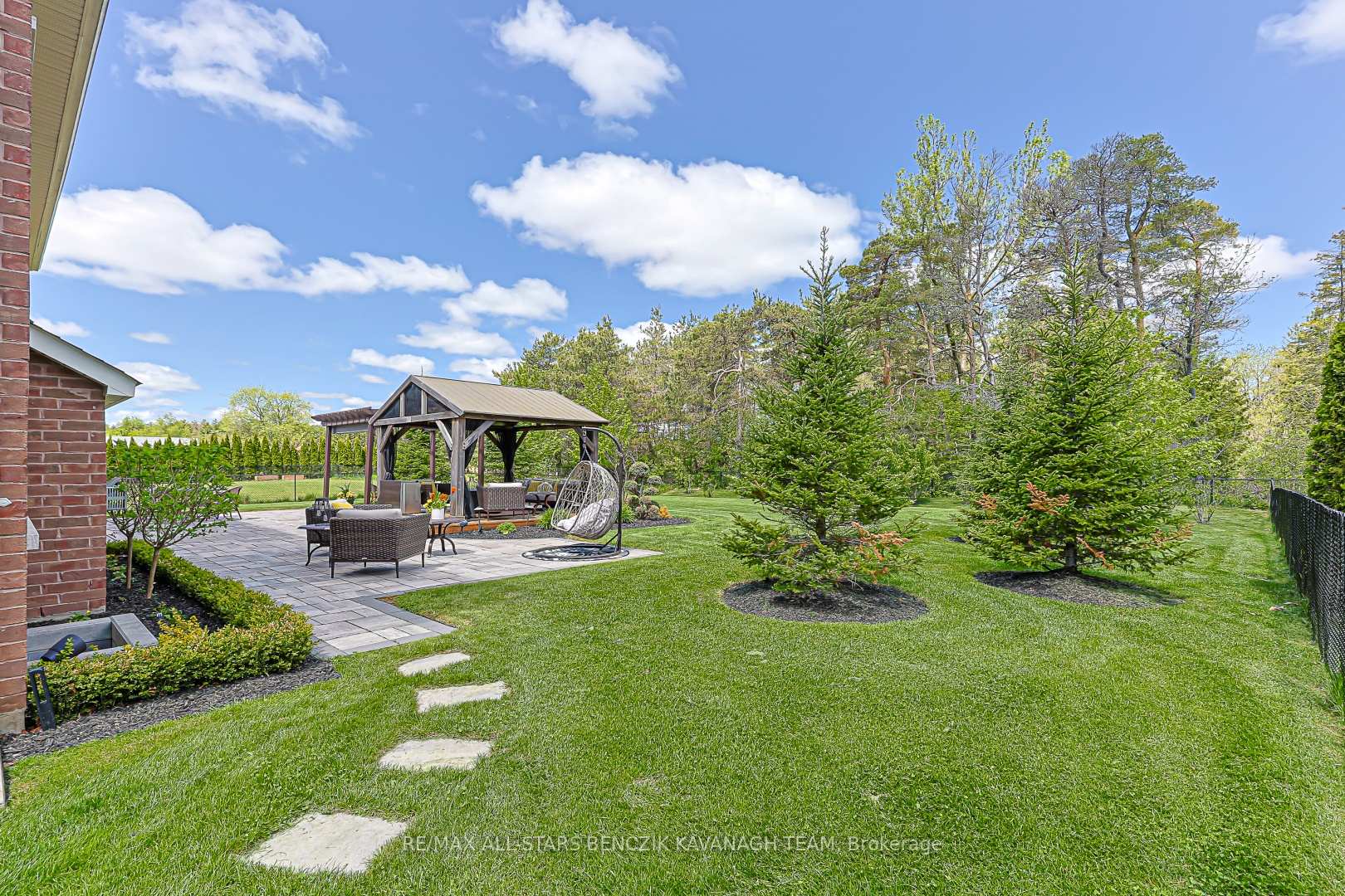 Photo 3 of 18 Wyndance Way, Uxbridge, Rural Uxbridge — HOMEH