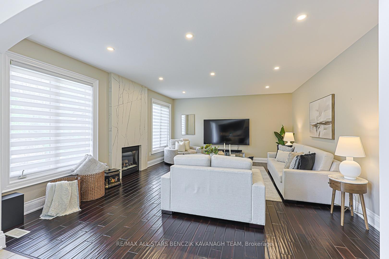 Photo 7 of 18 Wyndance Way, Uxbridge, Rural Uxbridge — HOMEH