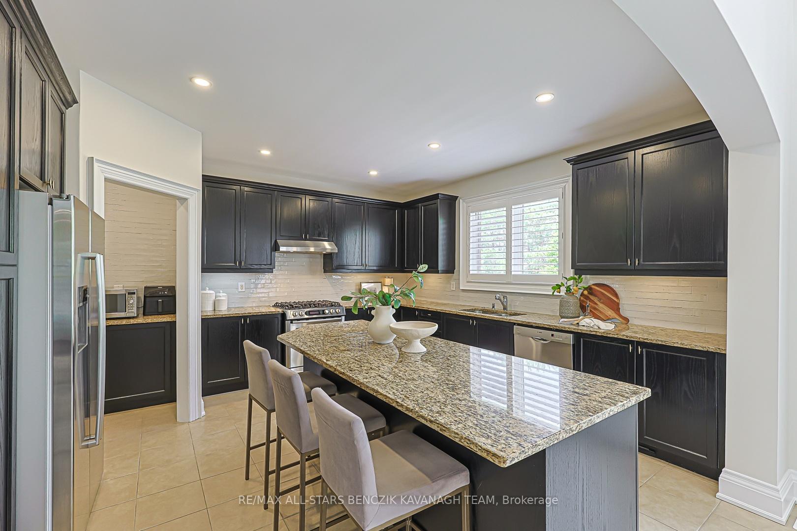 Photo 9 of 18 Wyndance Way, Uxbridge, Rural Uxbridge — HOMEH
