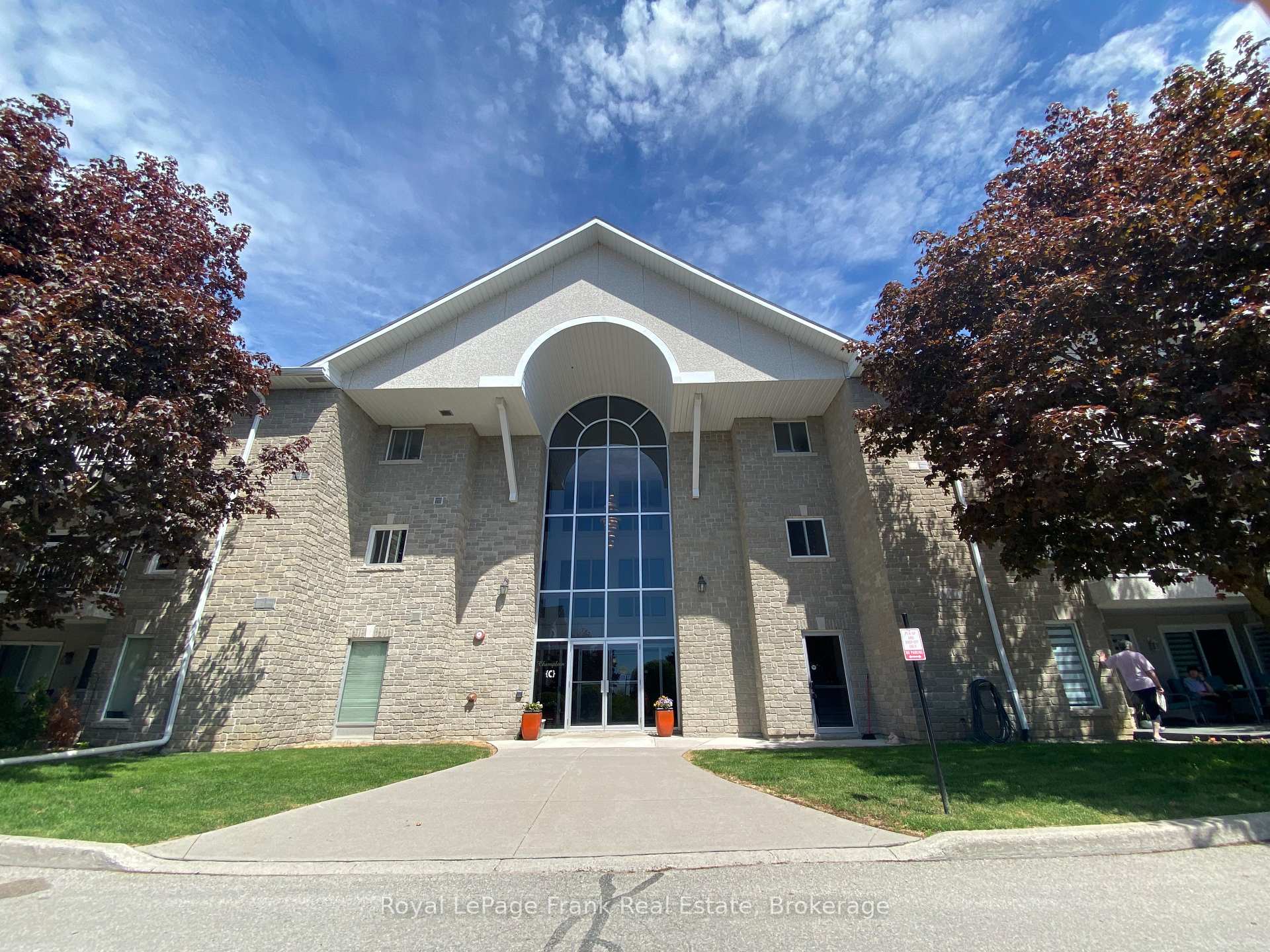 Photo 2 of Unit Bldg C #310, 1099 Clonsilla Avenue, Peterborough, Otonabee Ward 1 — HOMEH