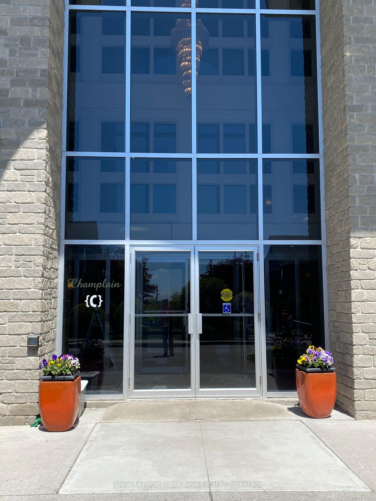 Photo 3 of Unit Bldg C #310, 1099 Clonsilla Avenue, Peterborough, Otonabee Ward 1 — HOMEH