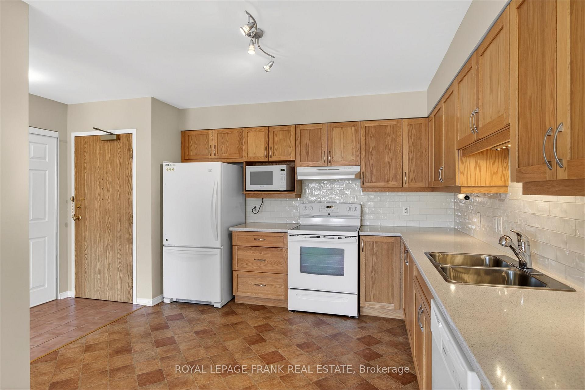 Photo 6 of Unit Bldg C #310, 1099 Clonsilla Avenue, Peterborough, Otonabee Ward 1 — HOMEH