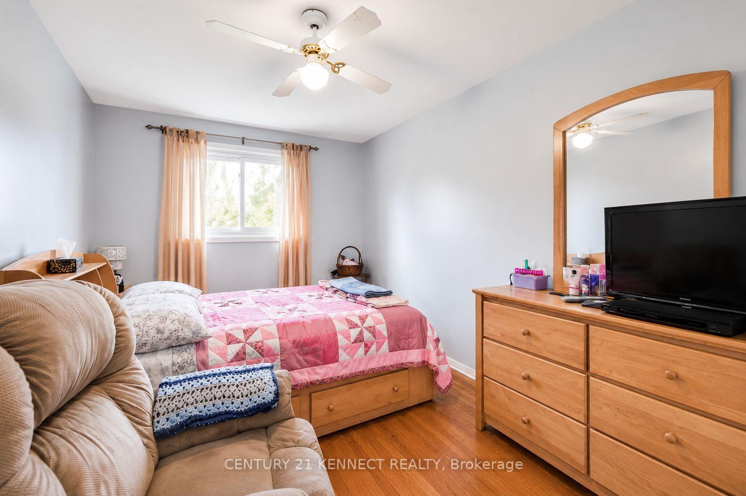 Photo 7 of 219 Barkley Crescent, Oshawa, Vanier — HOMEH
