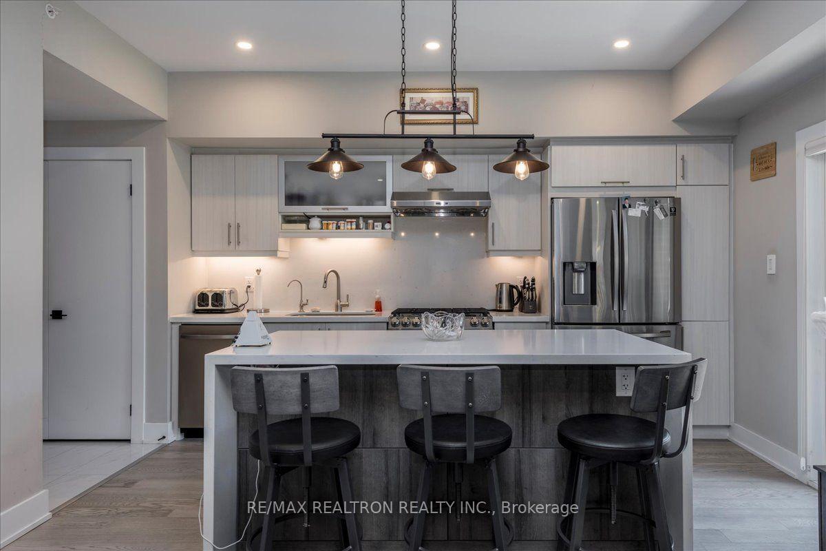 Photo 5 of Unit 114, 5 Chef Lane, Barrie, Innis-Shore — HOMEH