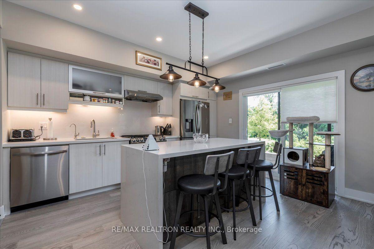 Photo 6 of Unit 114, 5 Chef Lane, Barrie, Innis-Shore — HOMEH