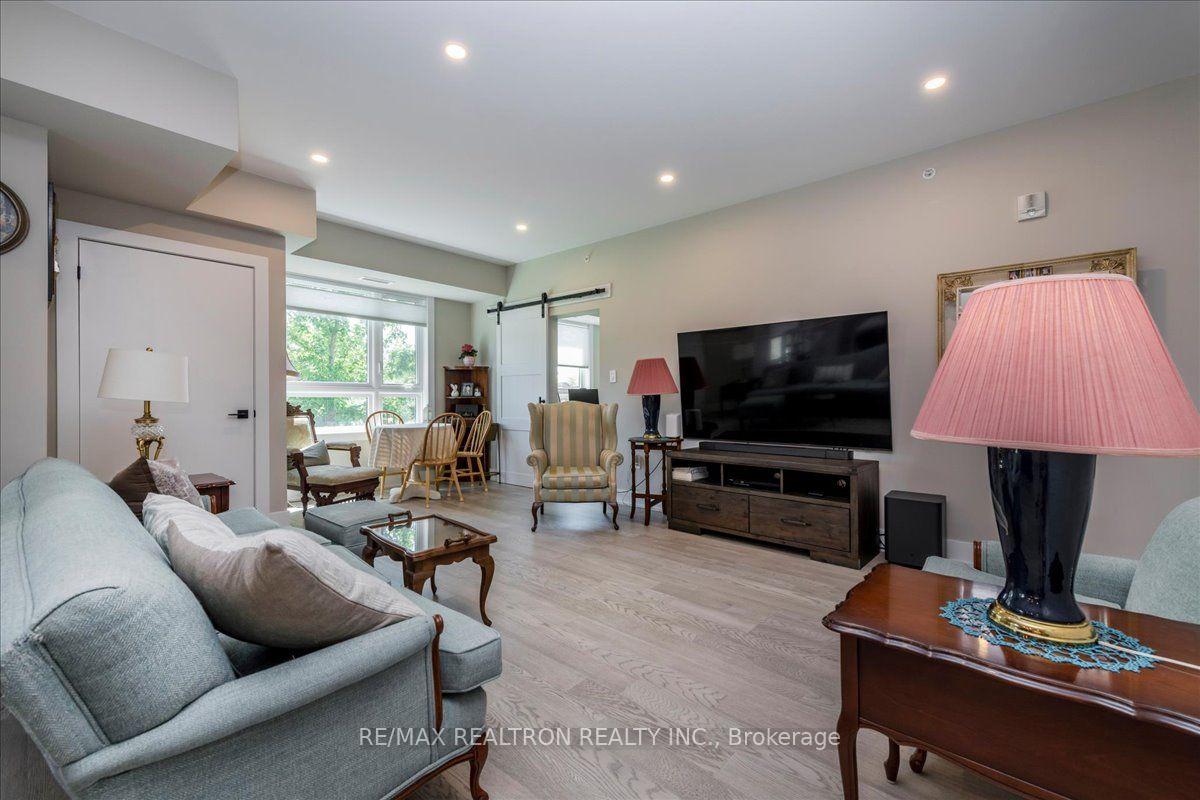 Photo 8 of Unit 114, 5 Chef Lane, Barrie, Innis-Shore — HOMEH