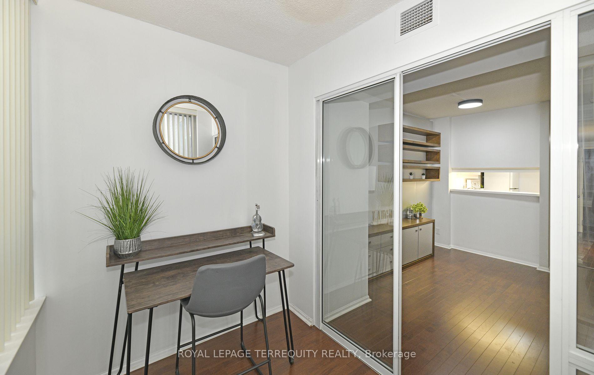 Photo 8 of Unit 1113, 711 Bay Street, Toronto, Bay Street Corridor — HOMEH
