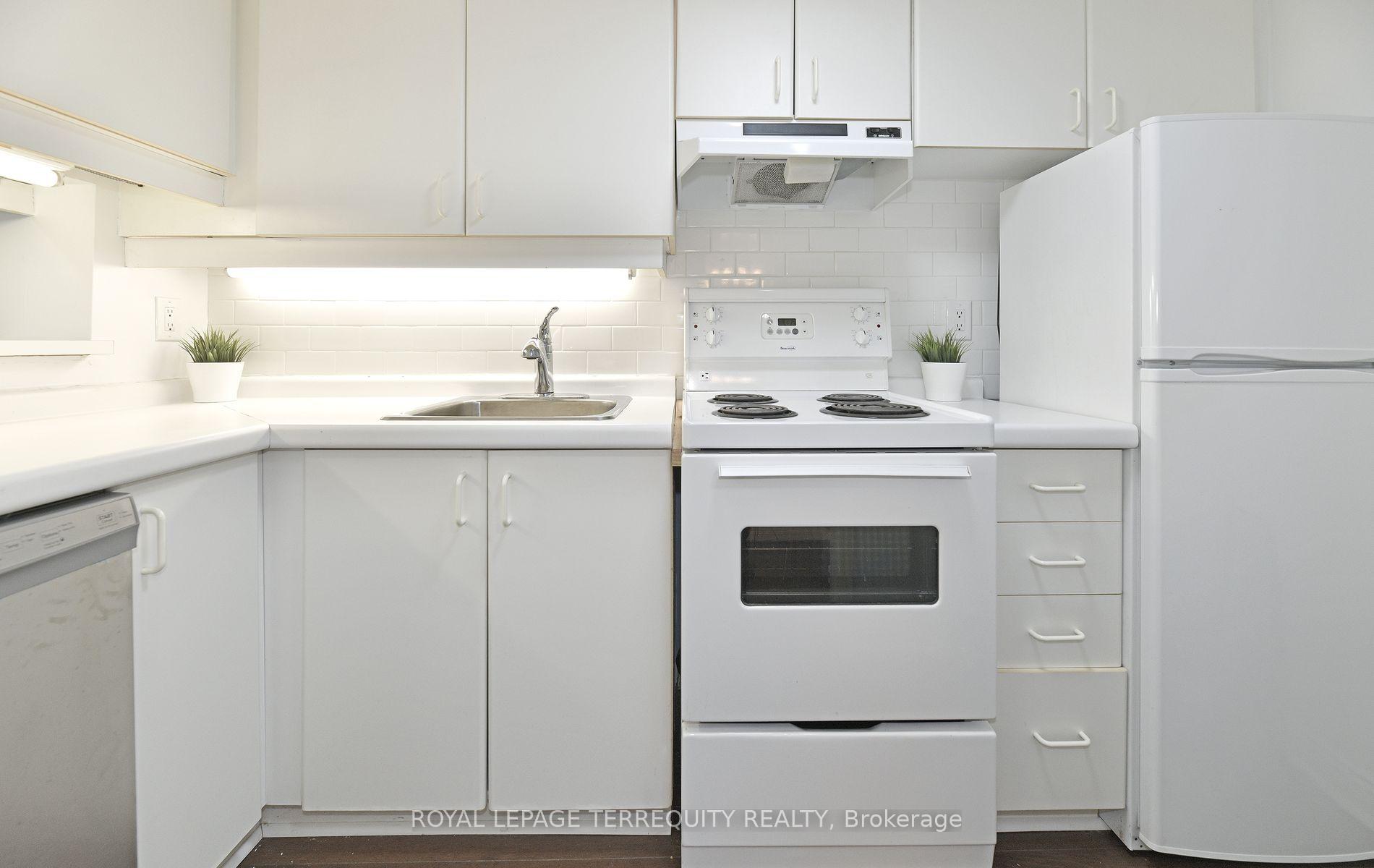 Photo 10 of Unit 1113, 711 Bay Street, Toronto, Bay Street Corridor — HOMEH