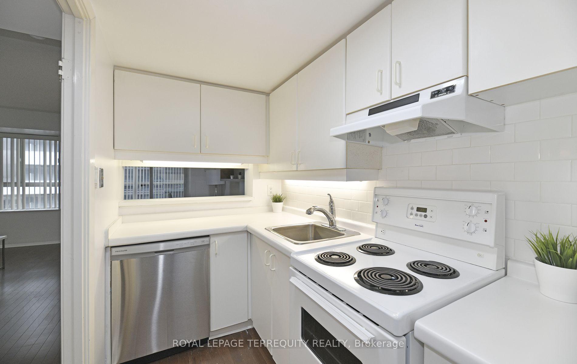 Photo 11 of Unit 1113, 711 Bay Street, Toronto, Bay Street Corridor — HOMEH