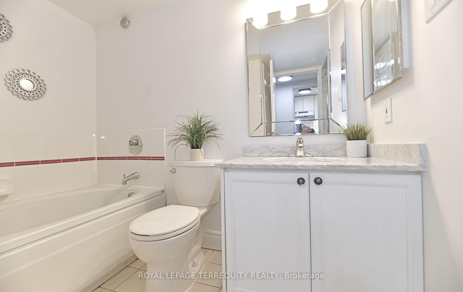 Photo 12 of Unit 1113, 711 Bay Street, Toronto, Bay Street Corridor — HOMEH