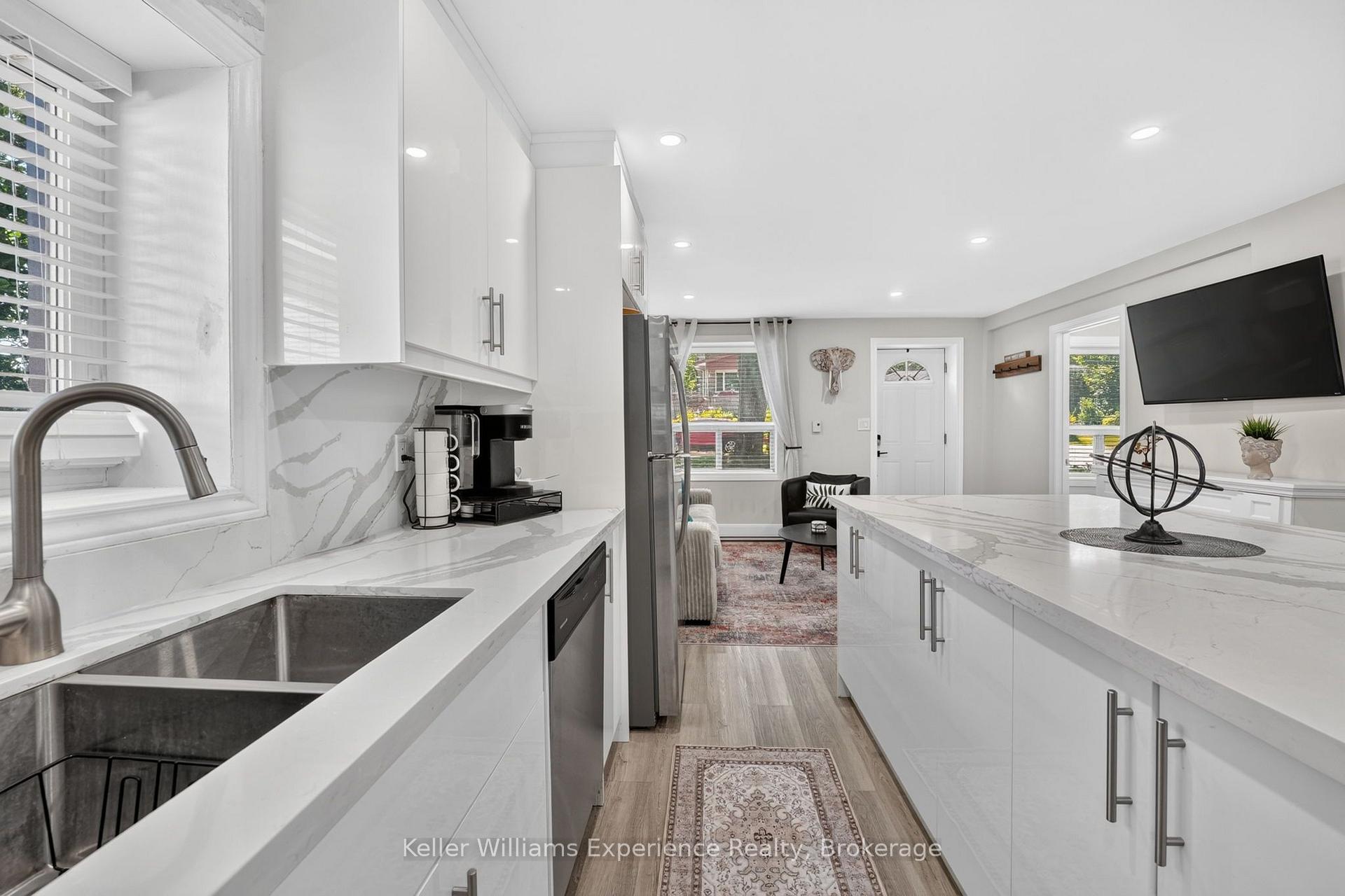 Photo 6 of 680 Ontario Street, Midland — HOMEH