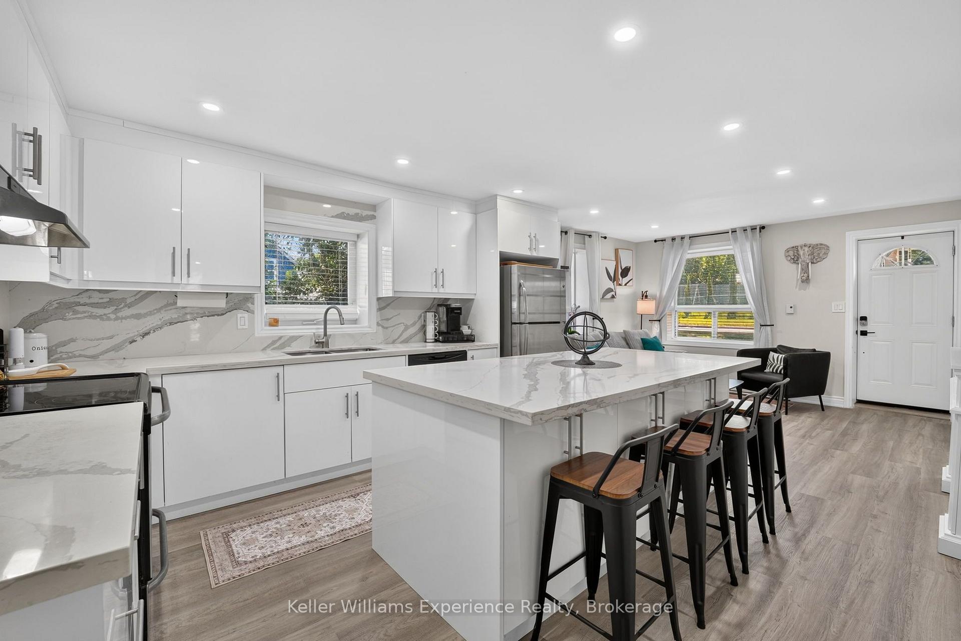 Photo 12 of 680 Ontario Street, Midland — HOMEH