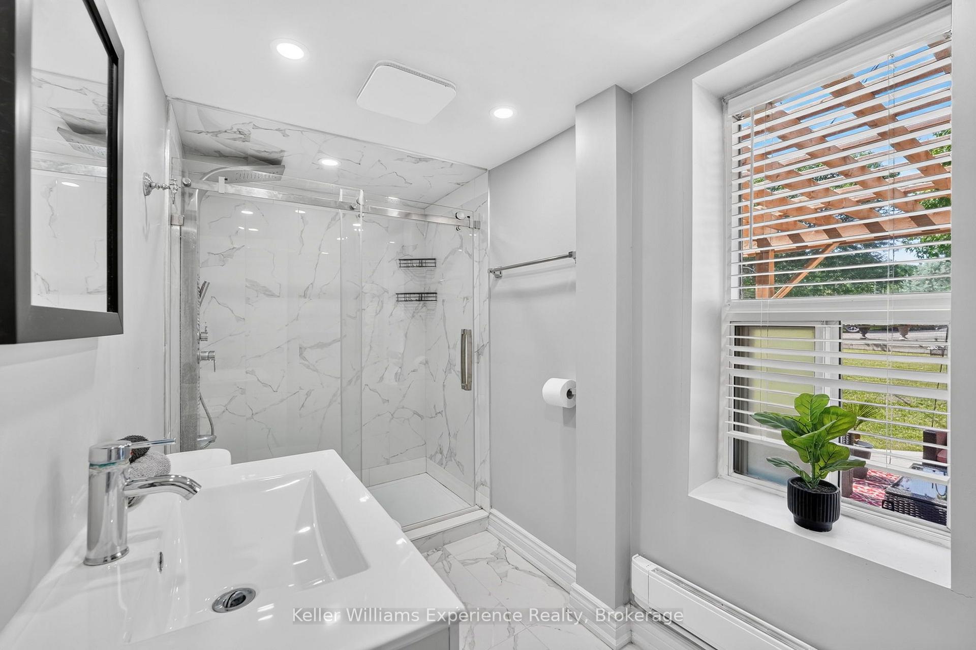 Photo 20 of 680 Ontario Street, Midland — HOMEH