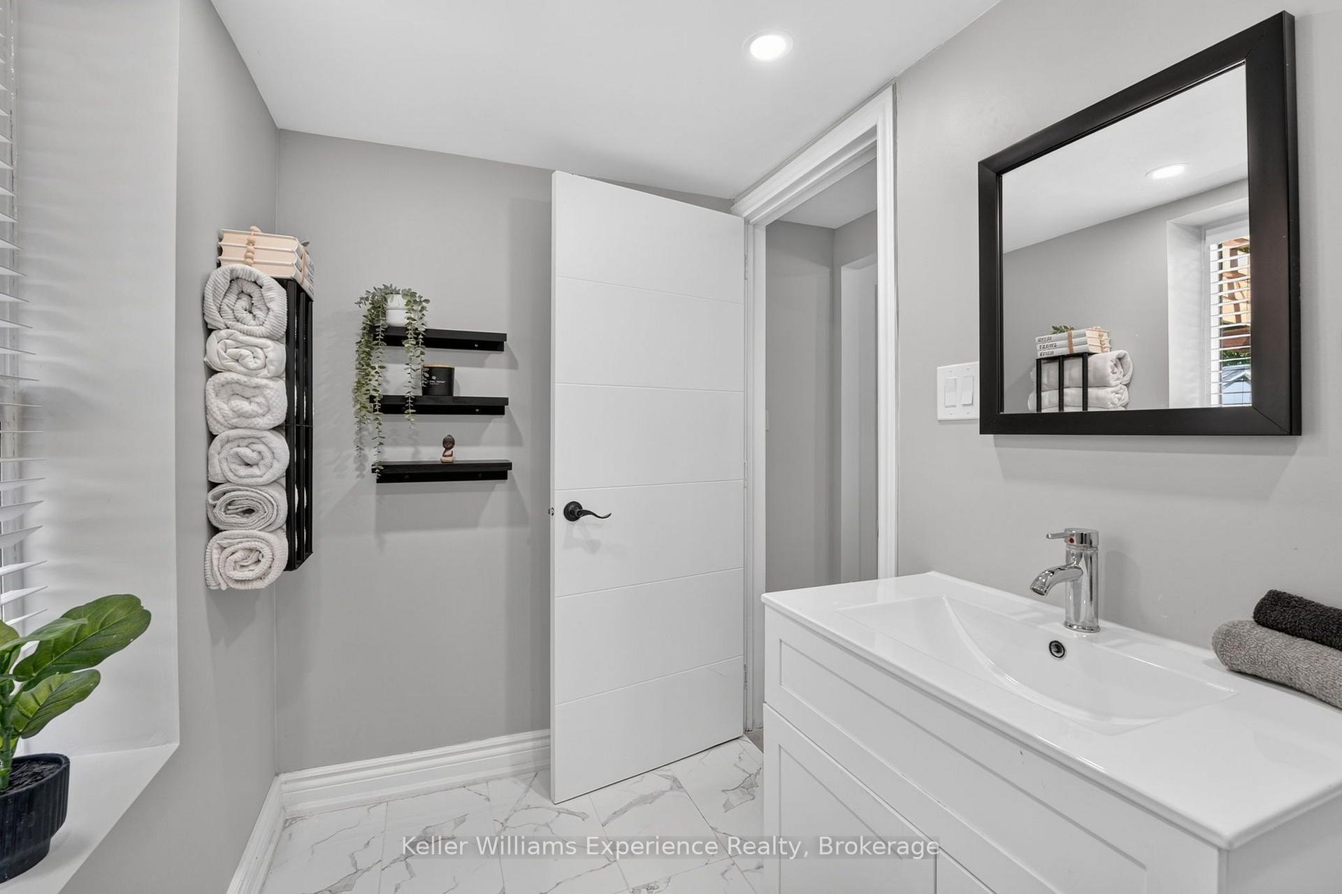 Photo 22 of 680 Ontario Street, Midland — HOMEH