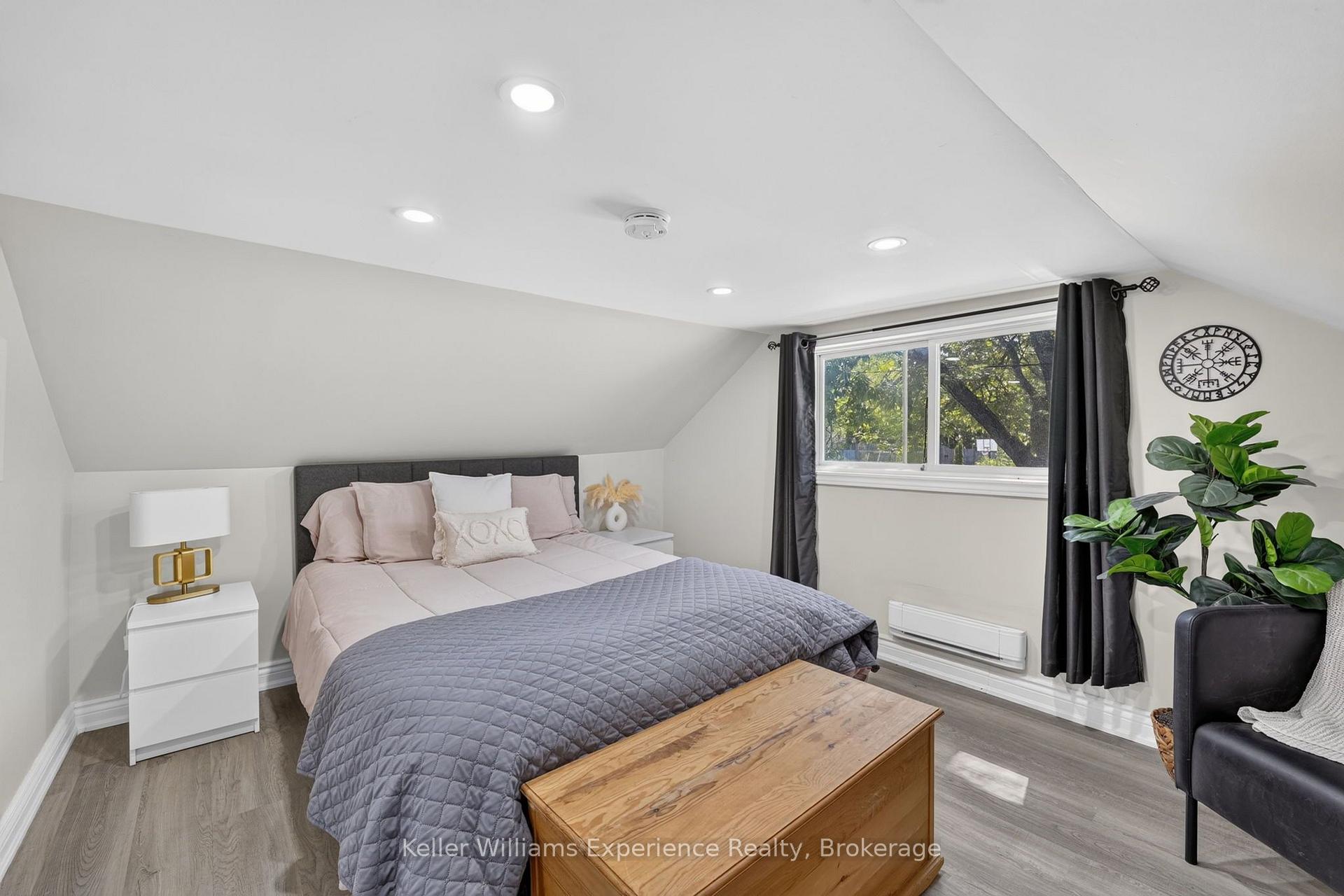 Photo 23 of 680 Ontario Street, Midland — HOMEH