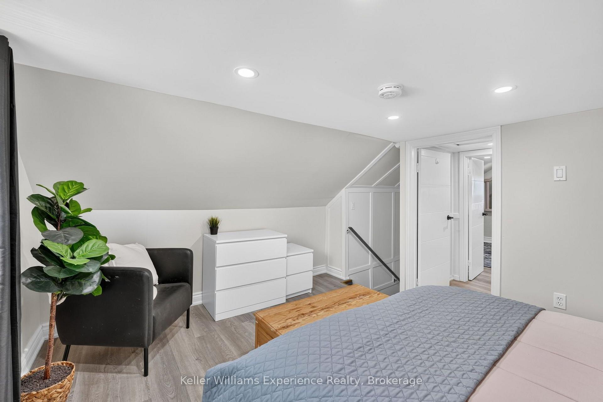 Photo 25 of 680 Ontario Street, Midland — HOMEH