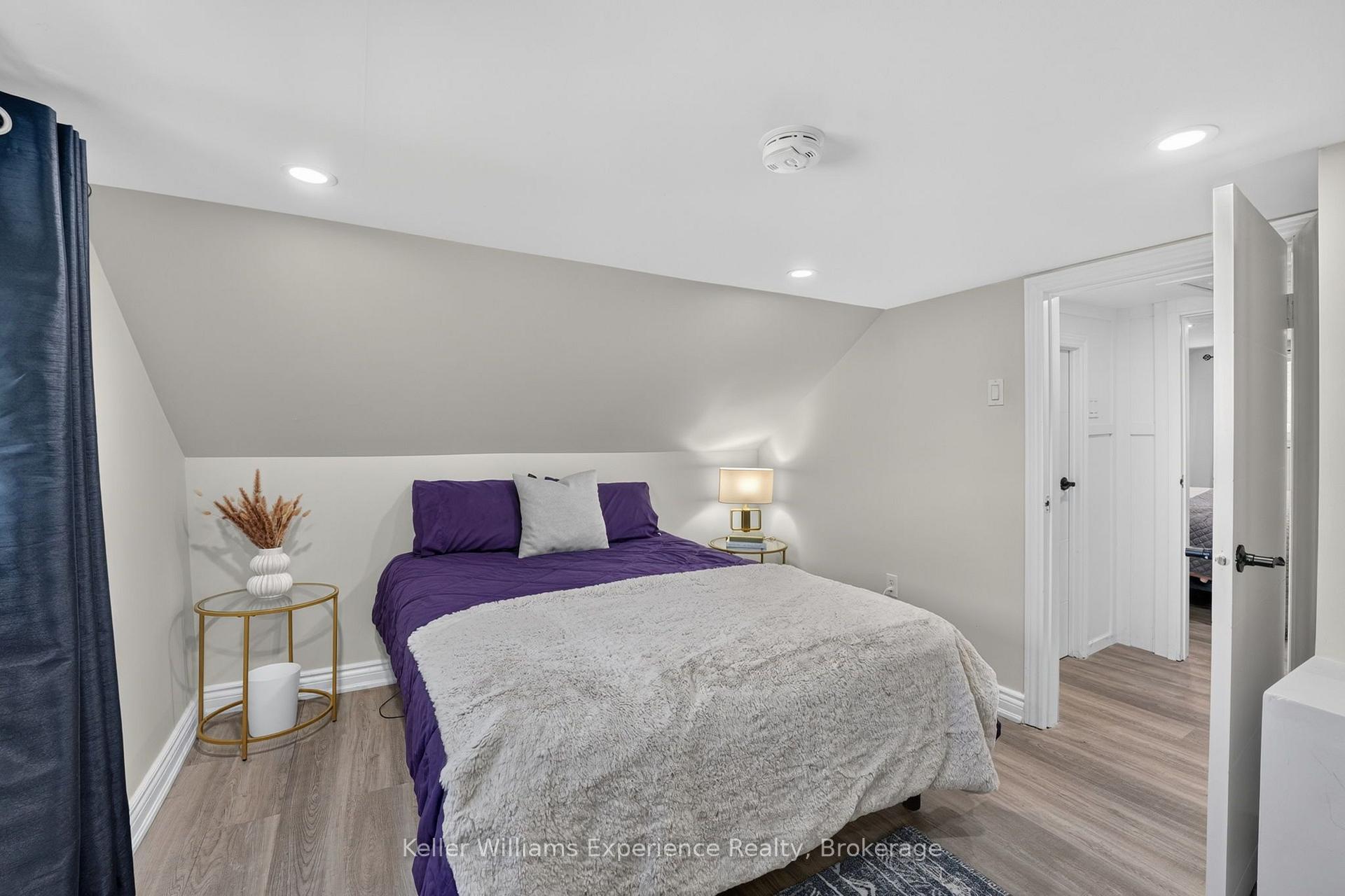 Photo 29 of 680 Ontario Street, Midland — HOMEH