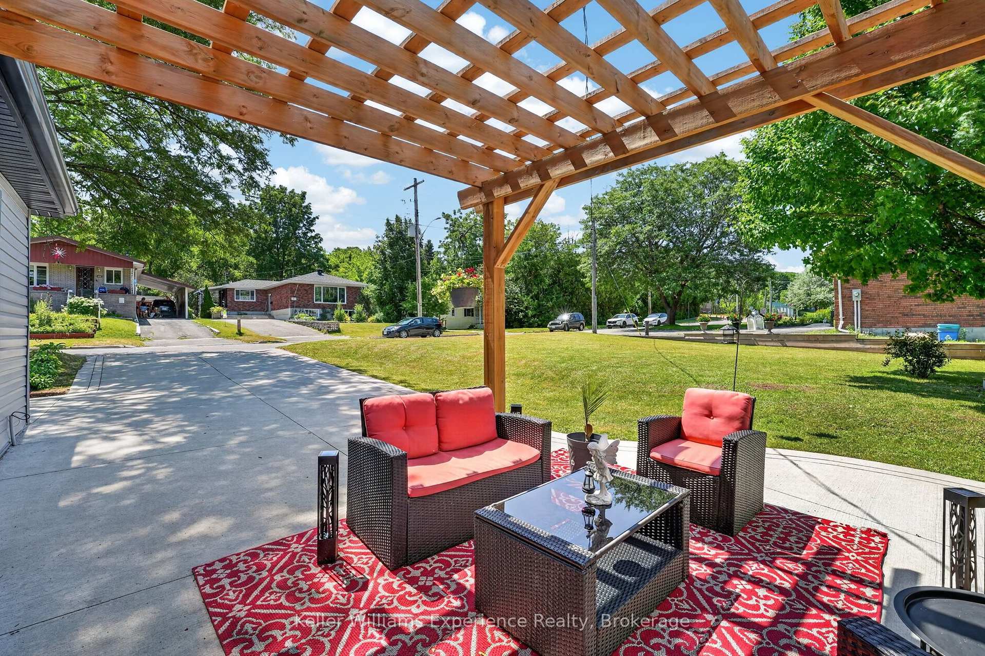 Photo 35 of 680 Ontario Street, Midland — HOMEH