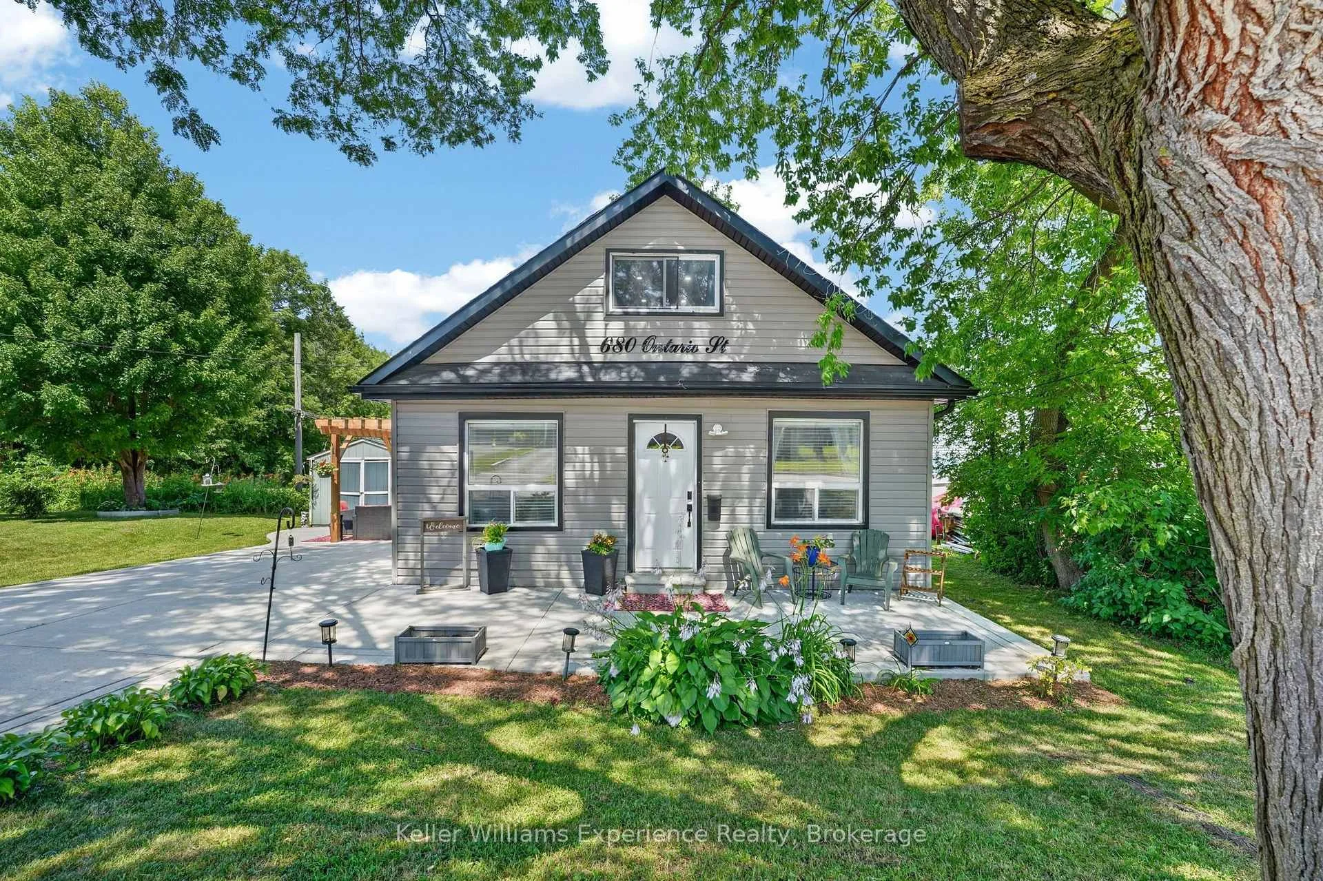 Photo 3 of 680 Ontario Street, Midland — HOMEH