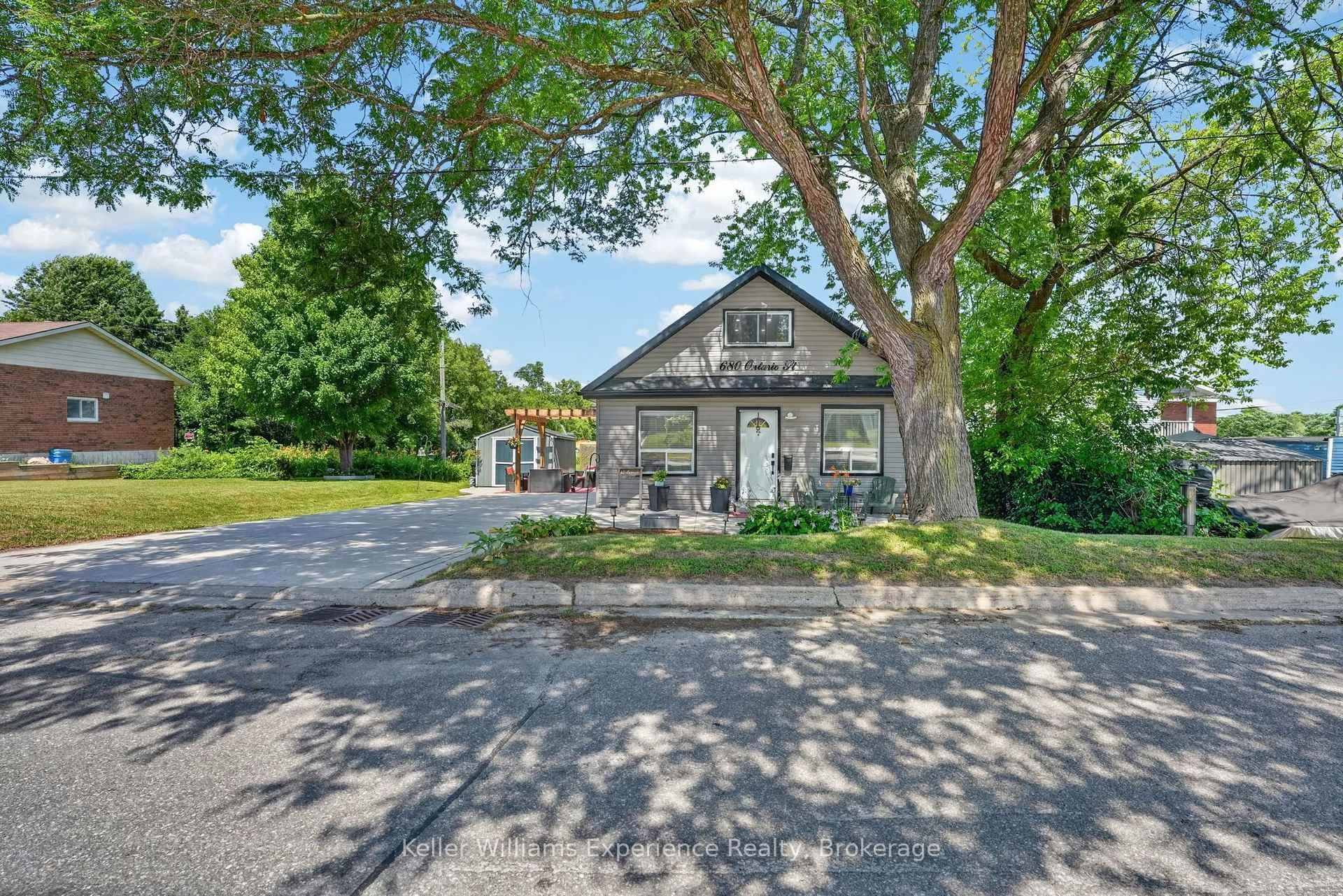 Photo 5 of 680 Ontario Street, Midland — HOMEH