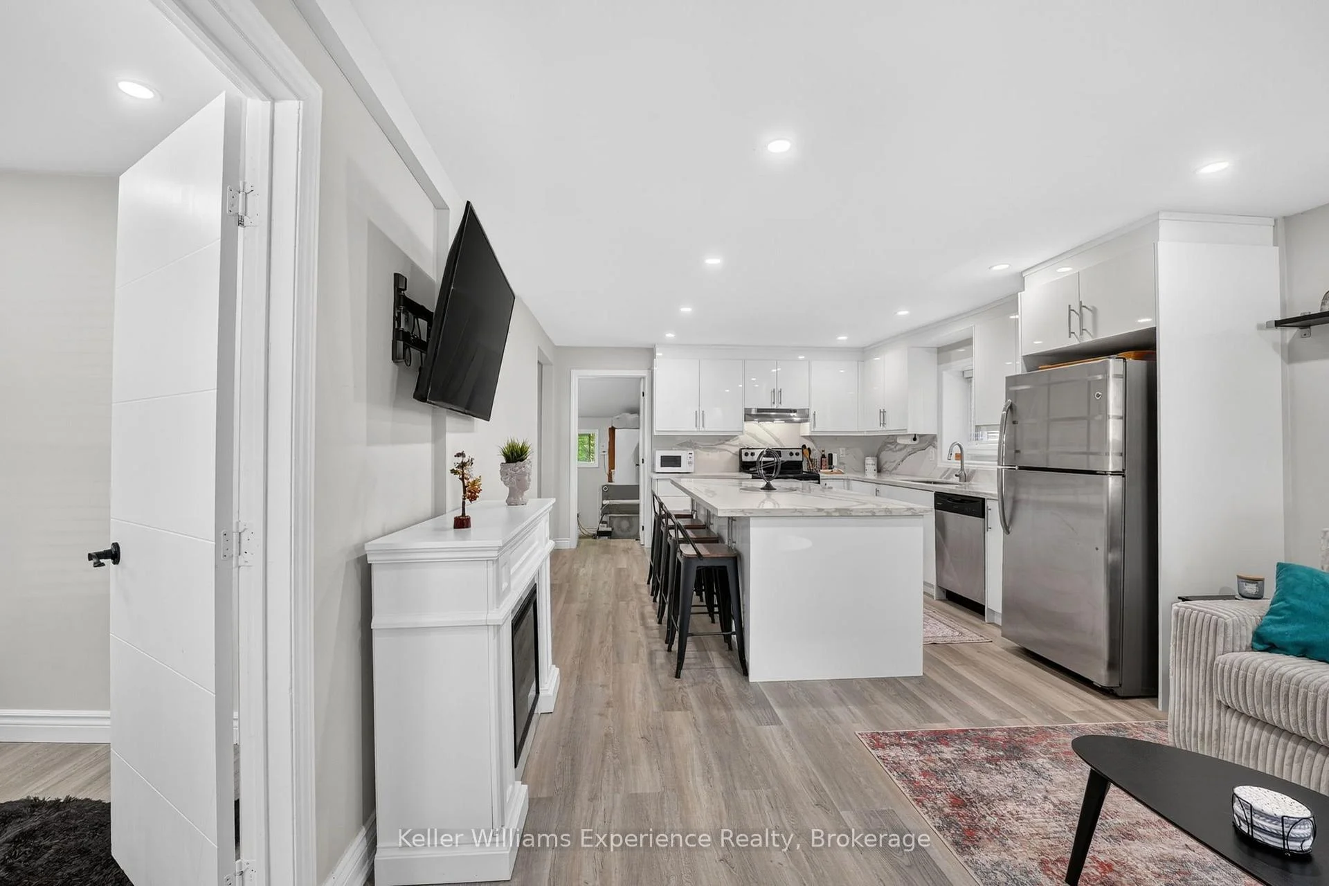 Photo 7 of 680 Ontario Street, Midland — HOMEH