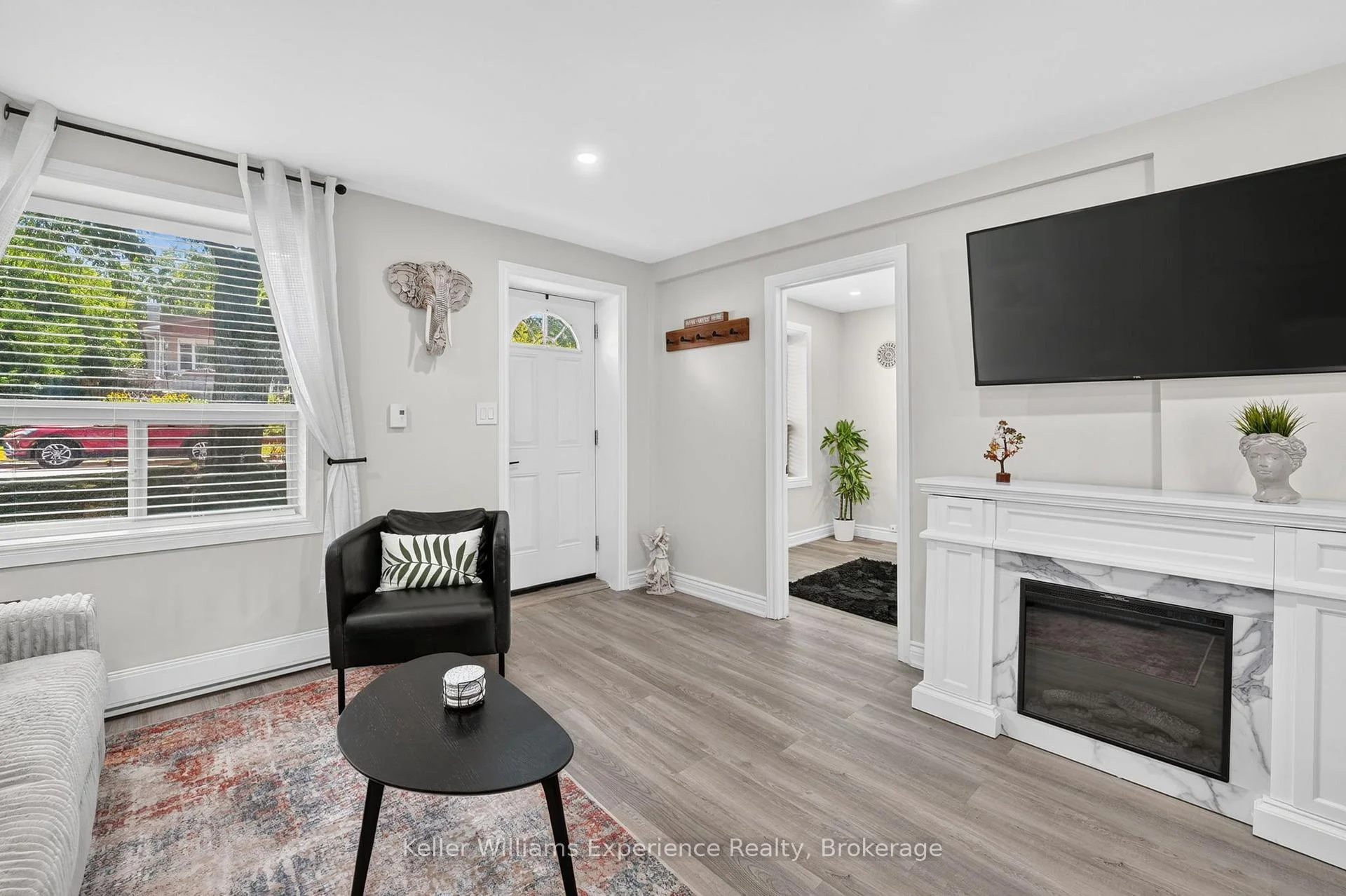 Photo 11 of 680 Ontario Street, Midland — HOMEH