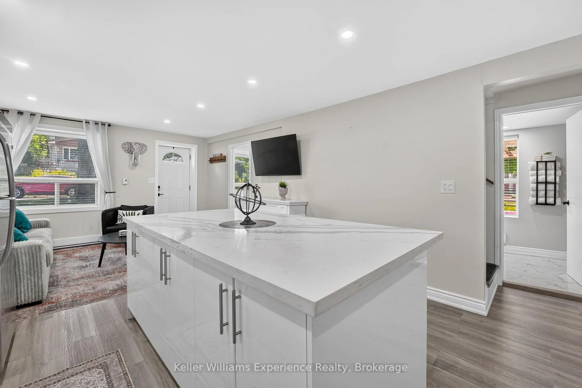 Photo 18 of 680 Ontario Street, Midland — HOMEH