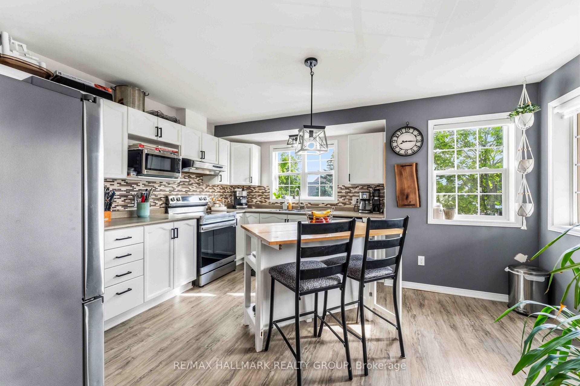 Photo 13 of 1588 Lisbon Street, Ottawa, Fallingbrook/Pineridge — HOMEH